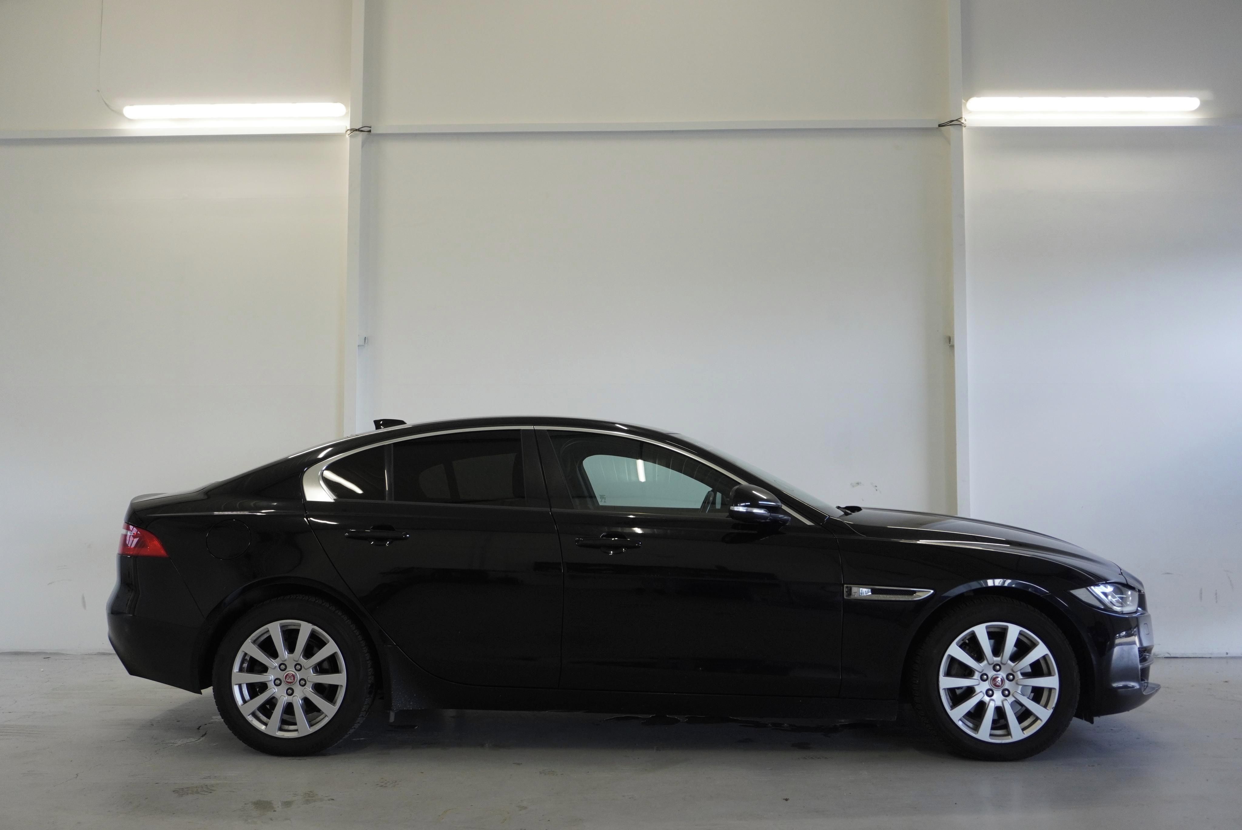 Jaguar XE, 2.0D - fotka 6