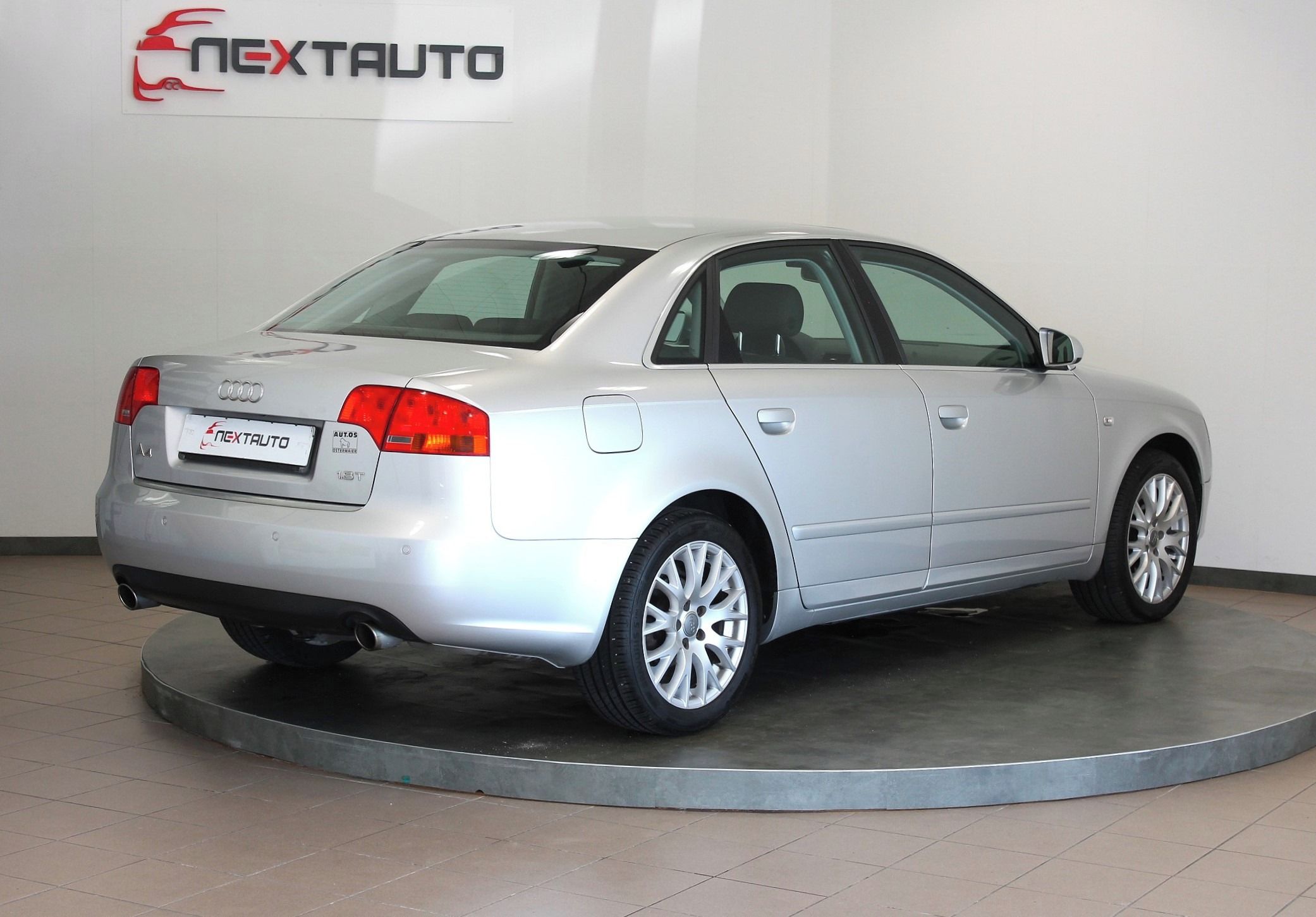 Audi A4, 1.8 TFSI 120kW AUTOMAT S.KNIHA - fotka 5