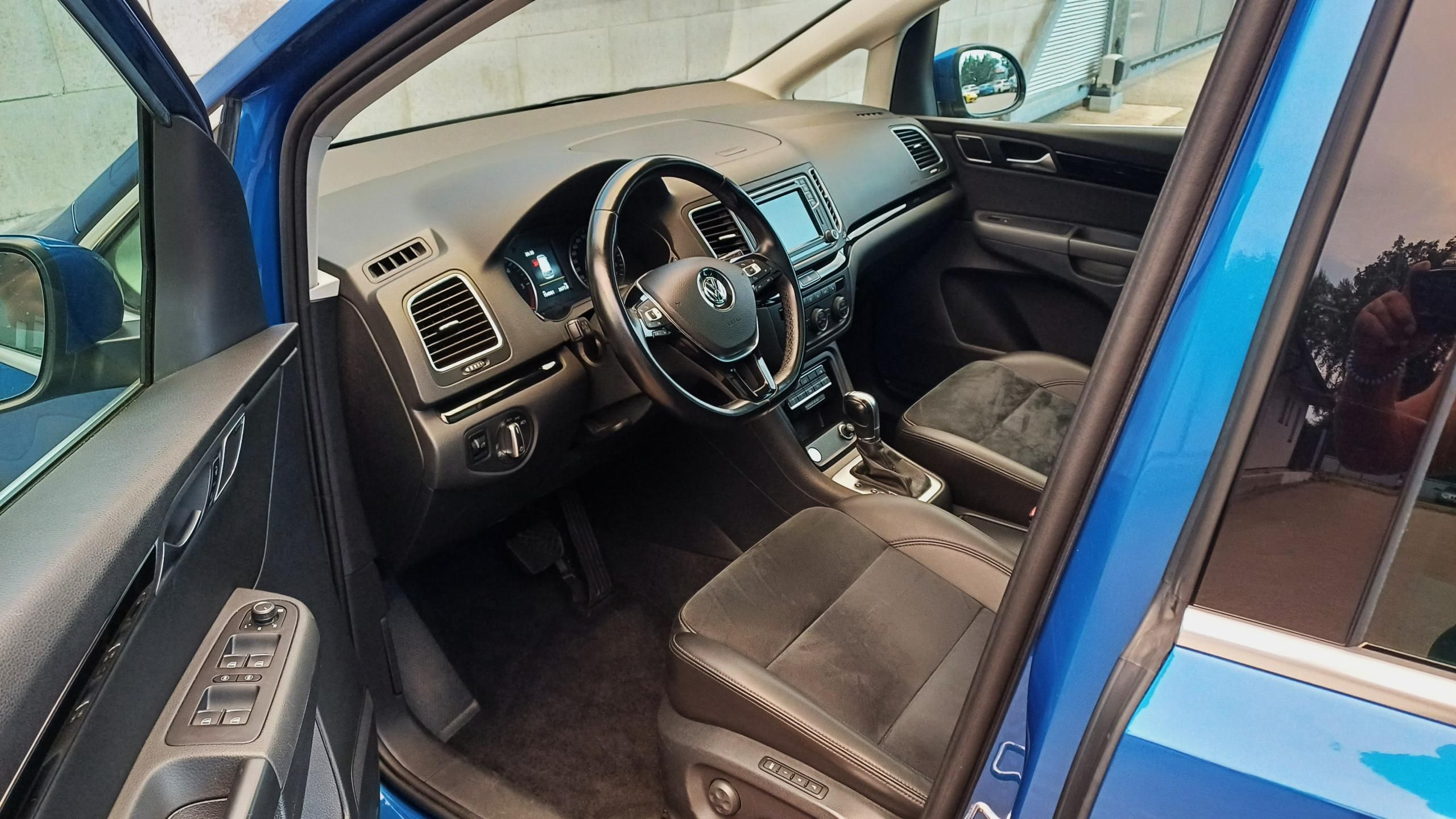 Volkswagen Sharan, 130kW 7míst PANO WEBASTO 1.ČR - fotka 6