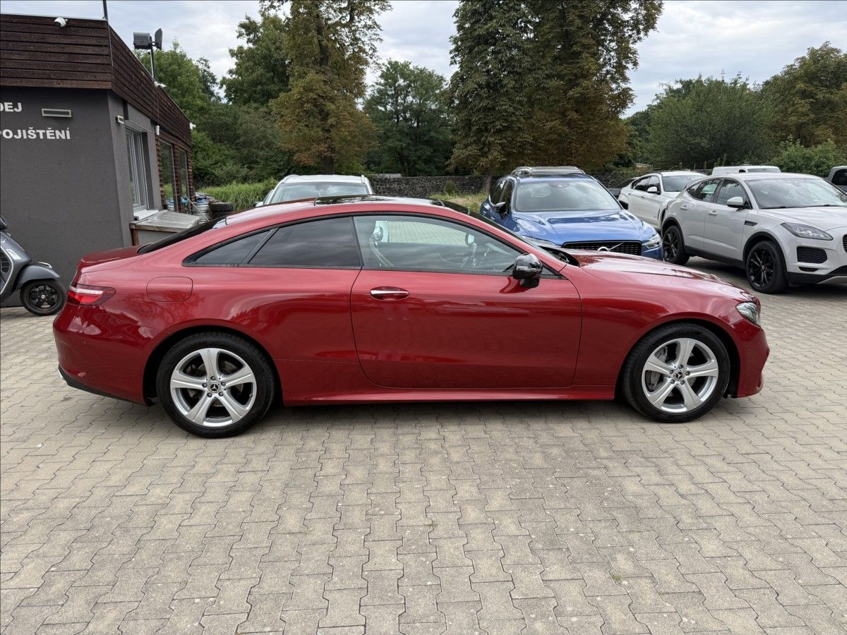 Mercedes-Benz Třídy E, 220d AMG Avantgarde Kupé - fotka 3