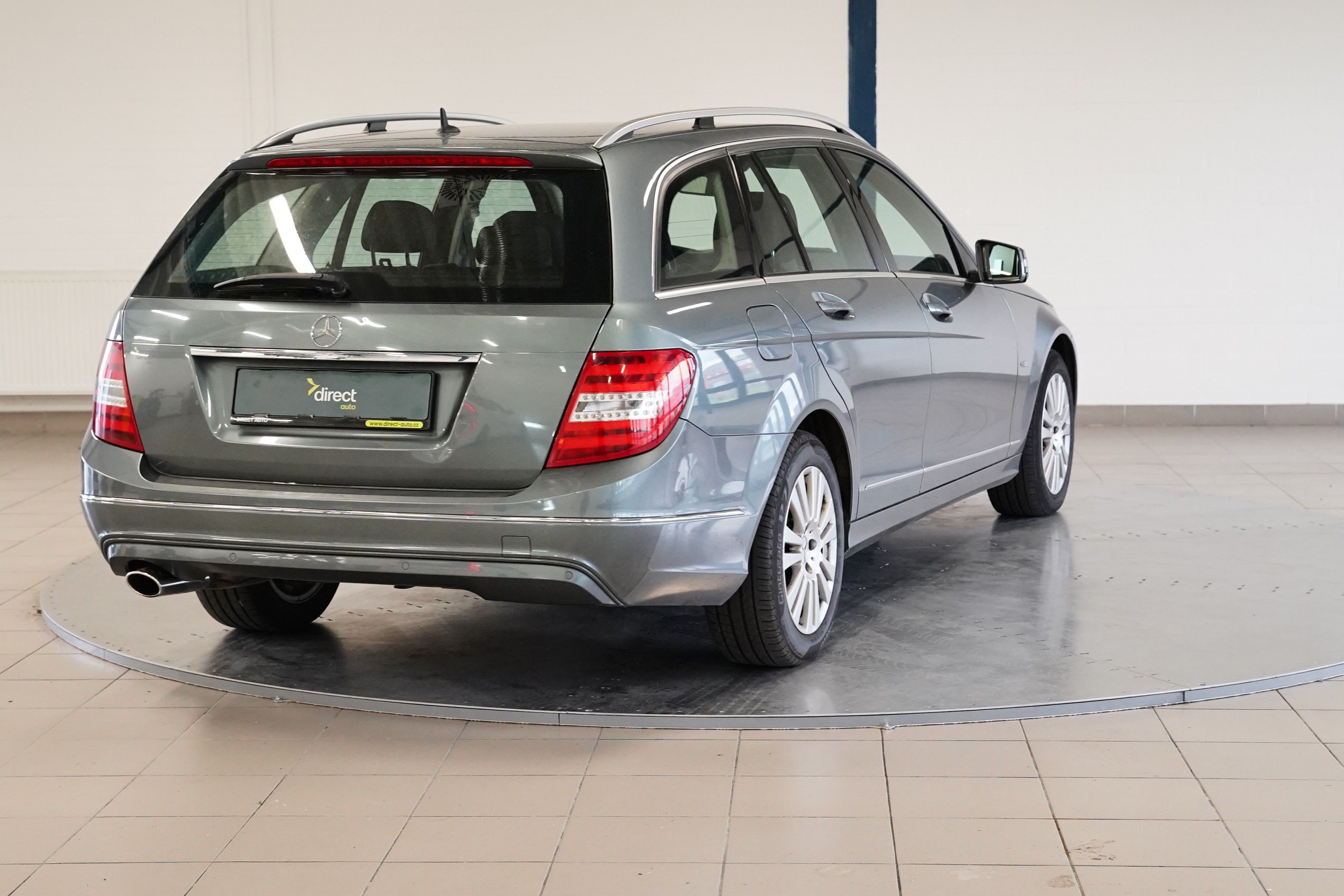 Mercedes-Benz Třídy C, 220 CDI-T 125 kW Elegance - fotka 2