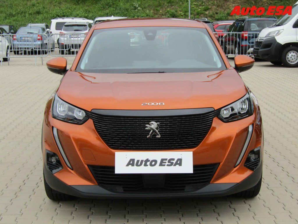 Peugeot 2008, 1.2i - fotka 2