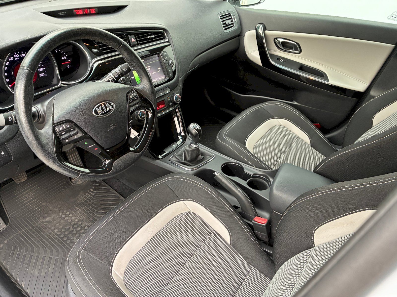 Kia Cee´d, 1.4 CVVT / 73 kW Top - fotka 5
