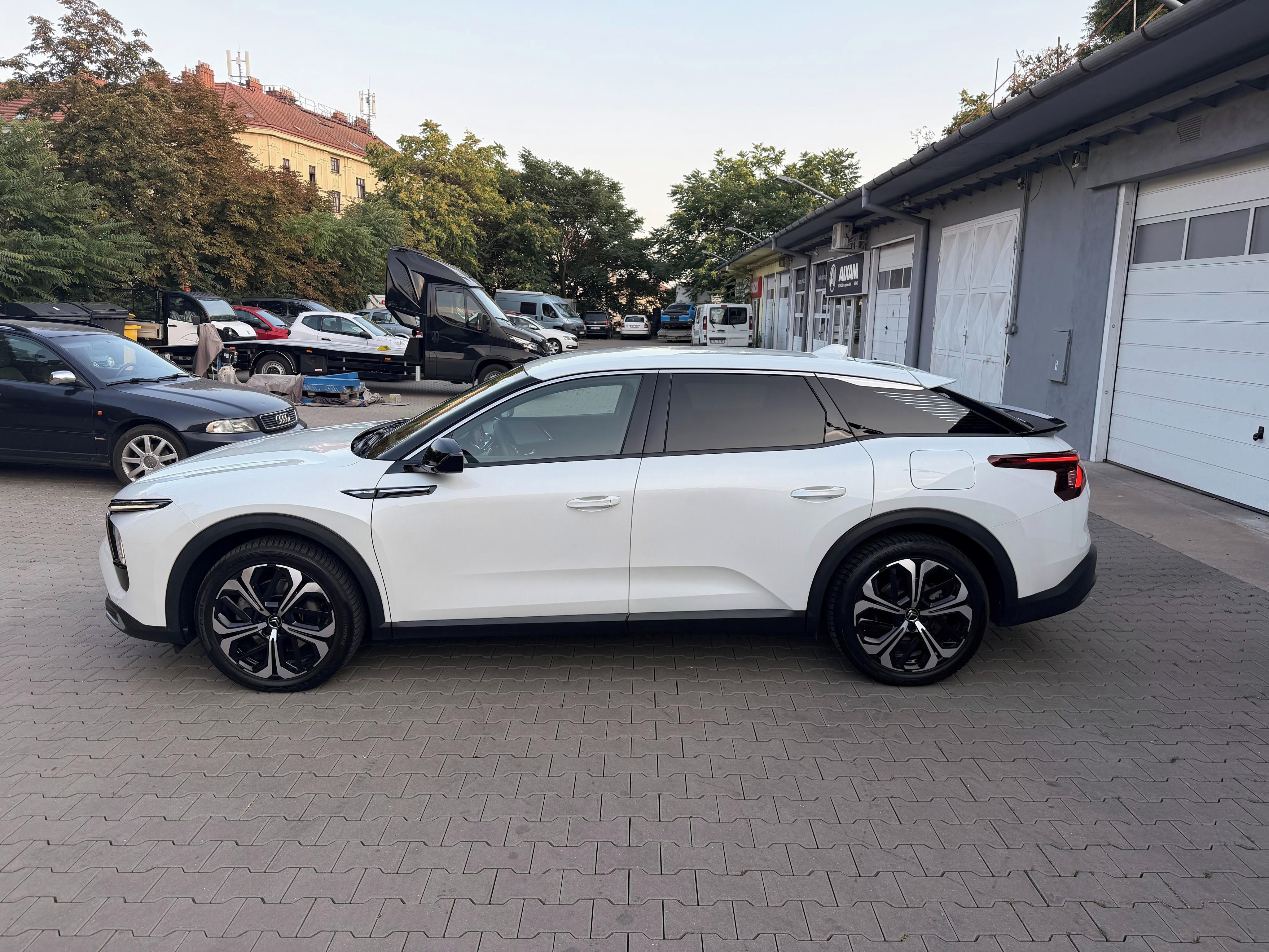 Citroën C5 X, 1.6 Hybrid - 1.majitel, Servis - fotka 3