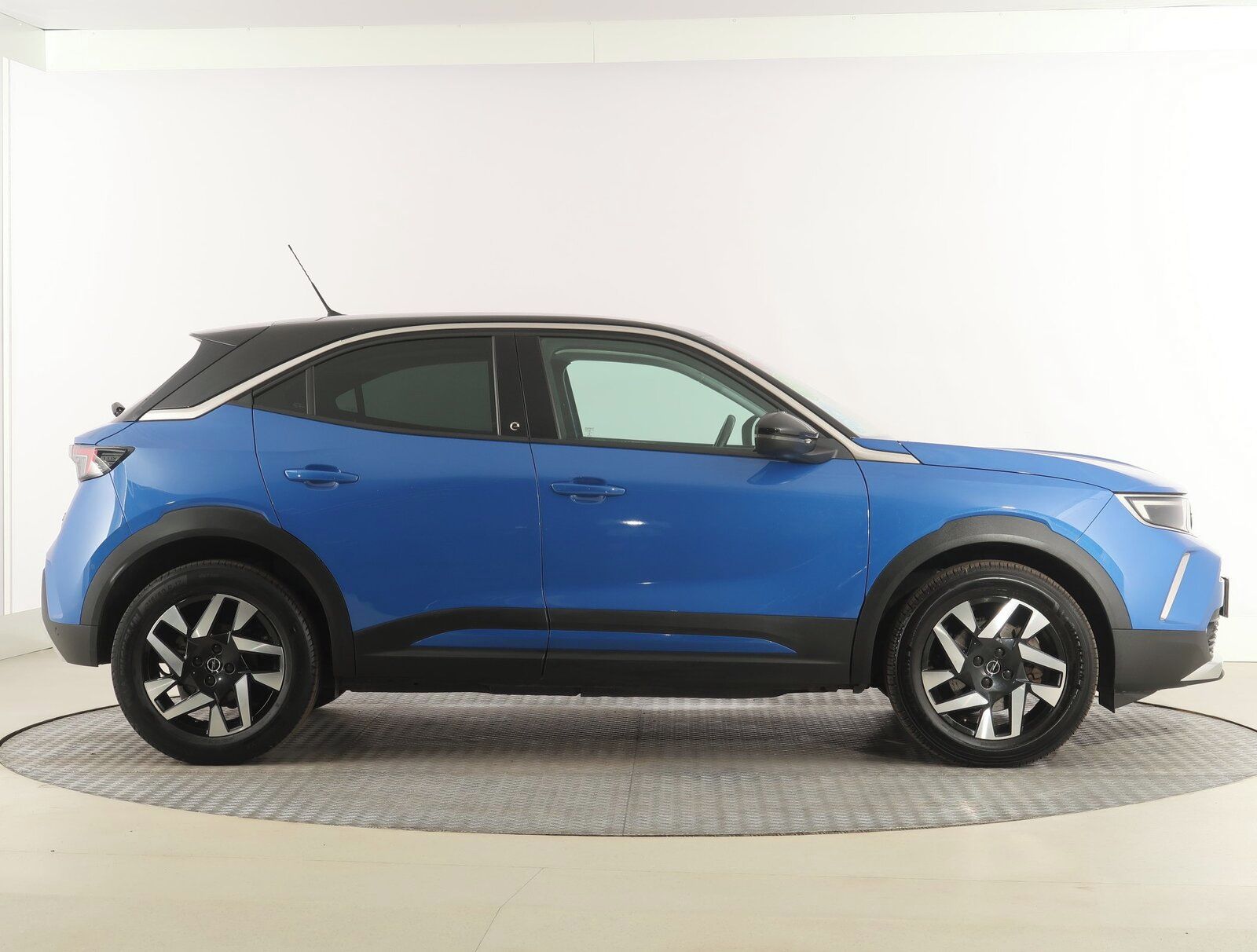 Opel Mokka, Electric 50 kWh, SoH 92% - fotka 6