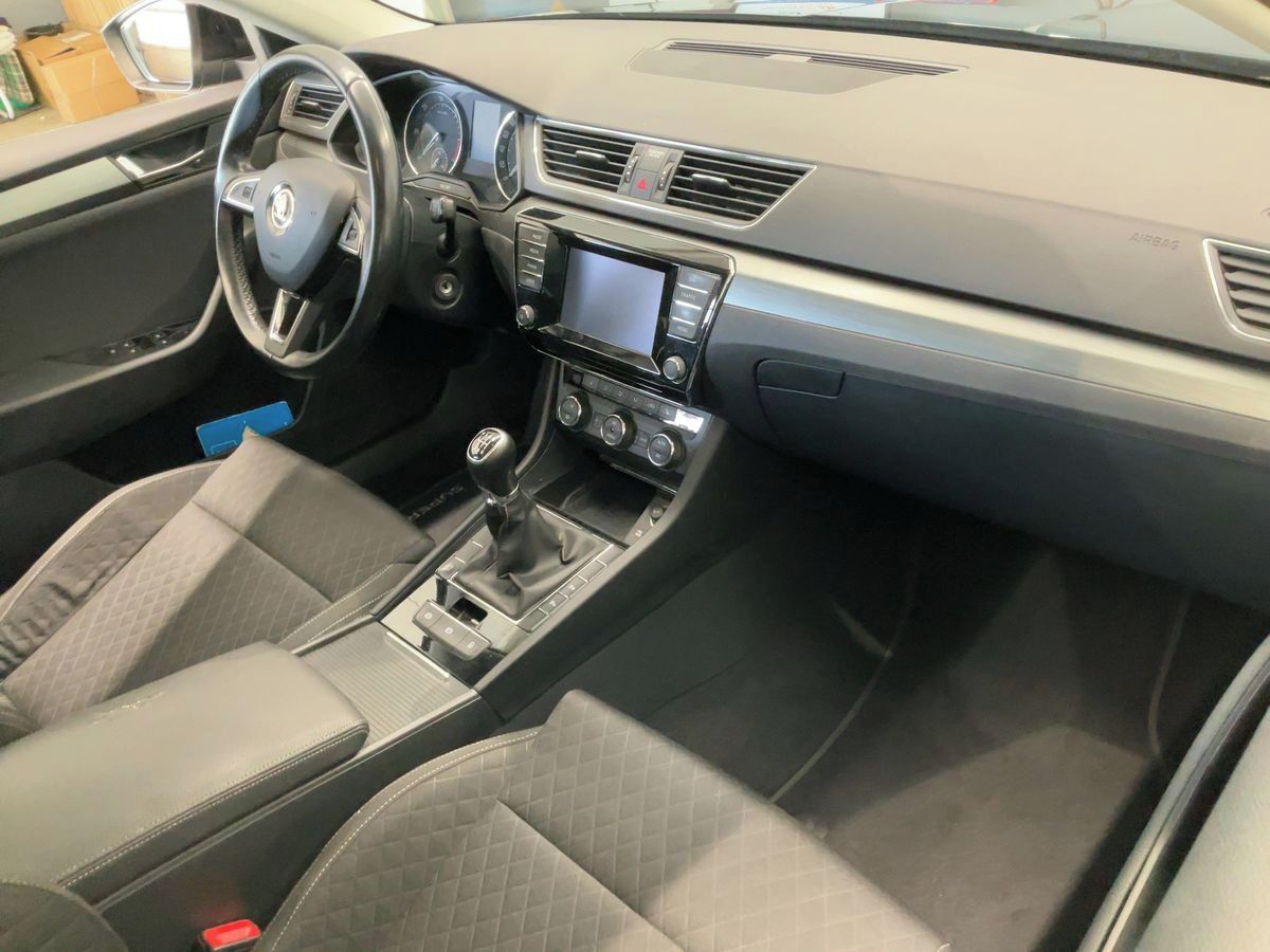 Škoda Superb, III 2.0Tdi 110KW STYLE BI-XENO - fotka 2