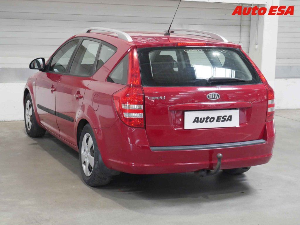 Kia Cee´d, 1.4i,1.maj,ČR - fotka 4