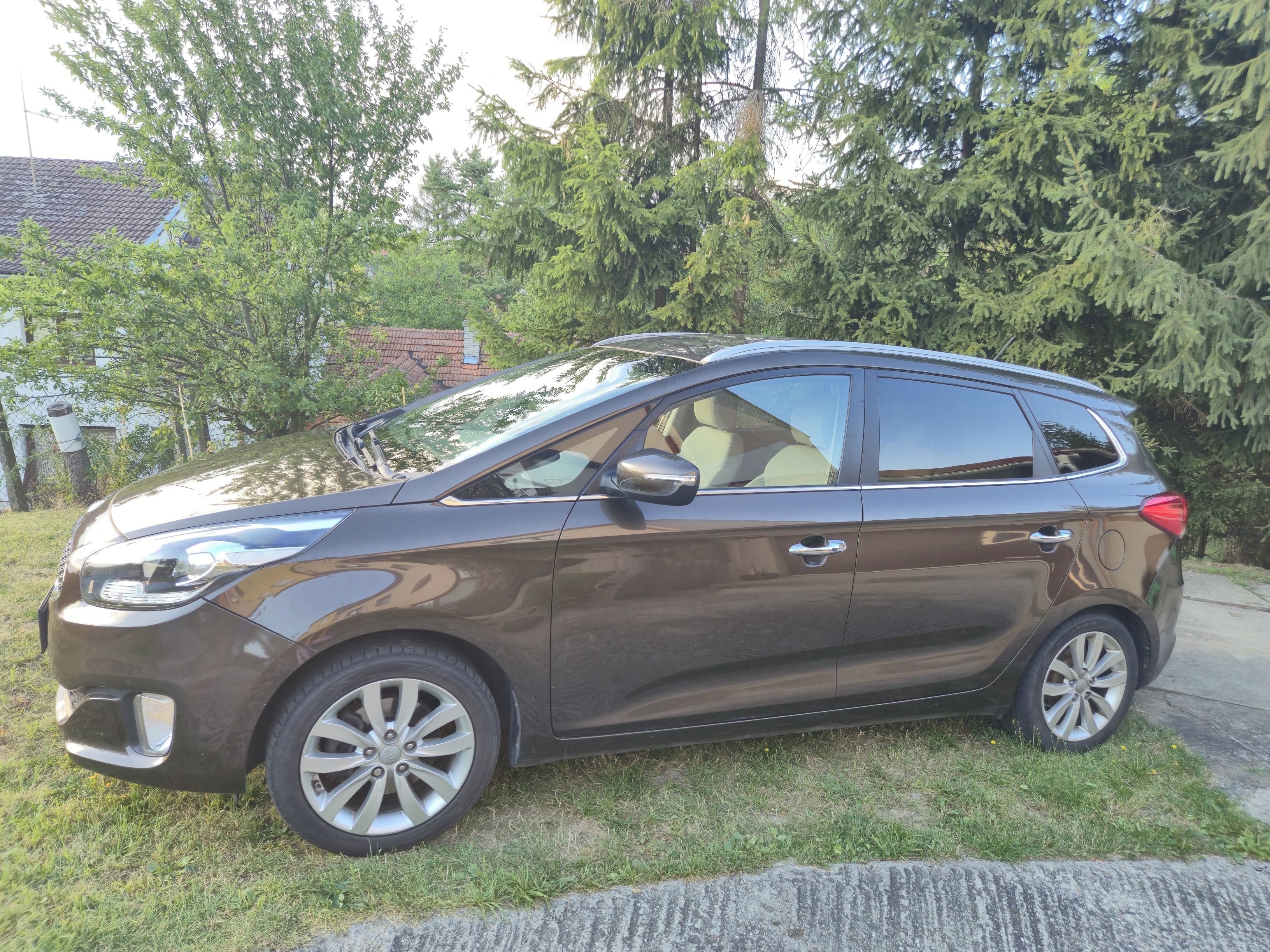 Kia Carens, 1.7 CRDi, 1. maj., serv. kniha