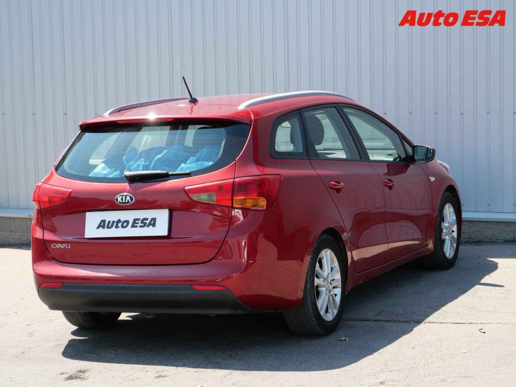 Kia Cee´d, 1.6 GDi,ČR,STK7/28 - fotka 4