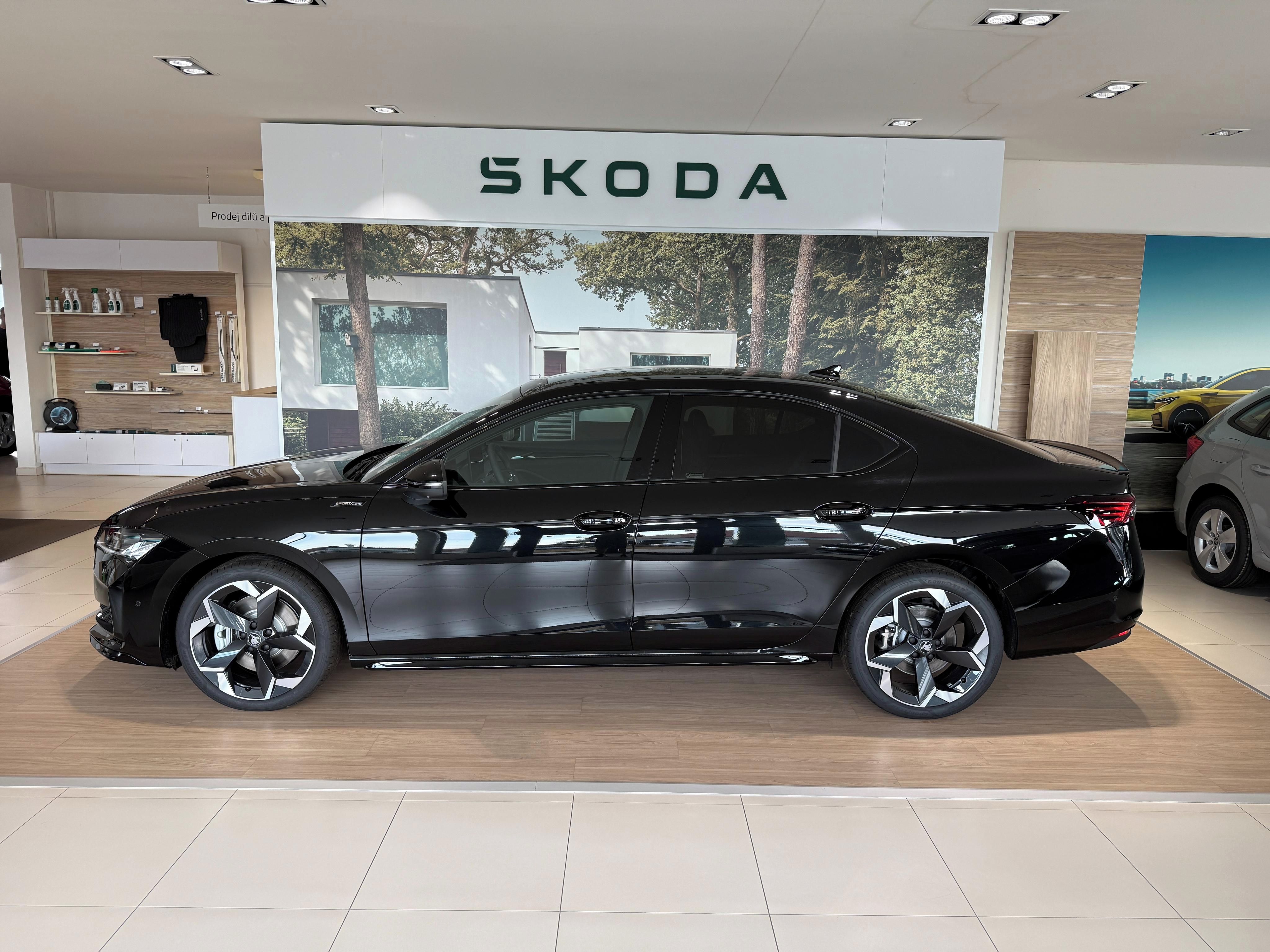 Škoda Superb, 2.0TSI 195kW DSG 4x4 SportLine - fotka 3