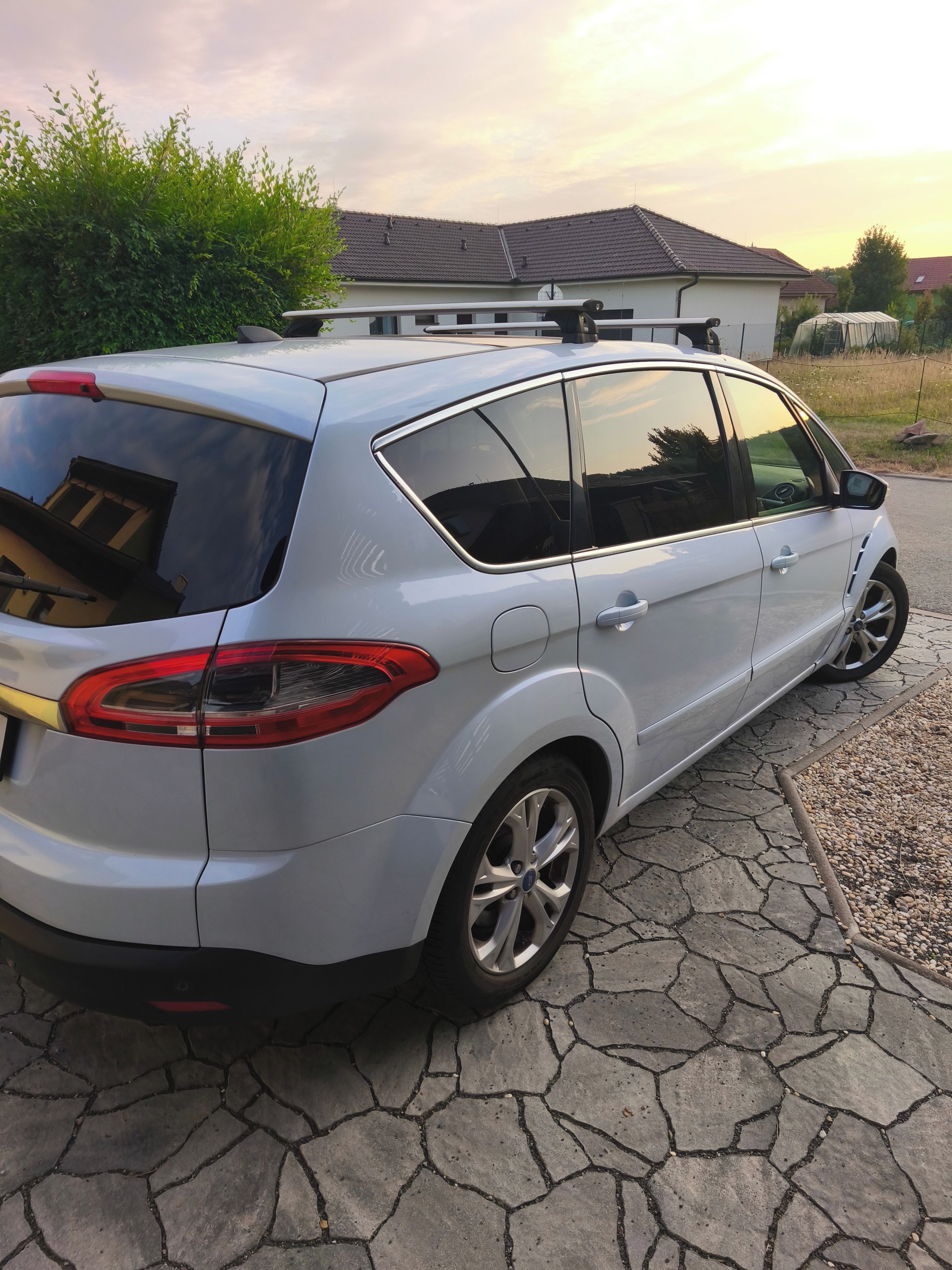 Ford S-MAX, 2.0TDCi,Titanium,7 míst,Tažné - fotka 5