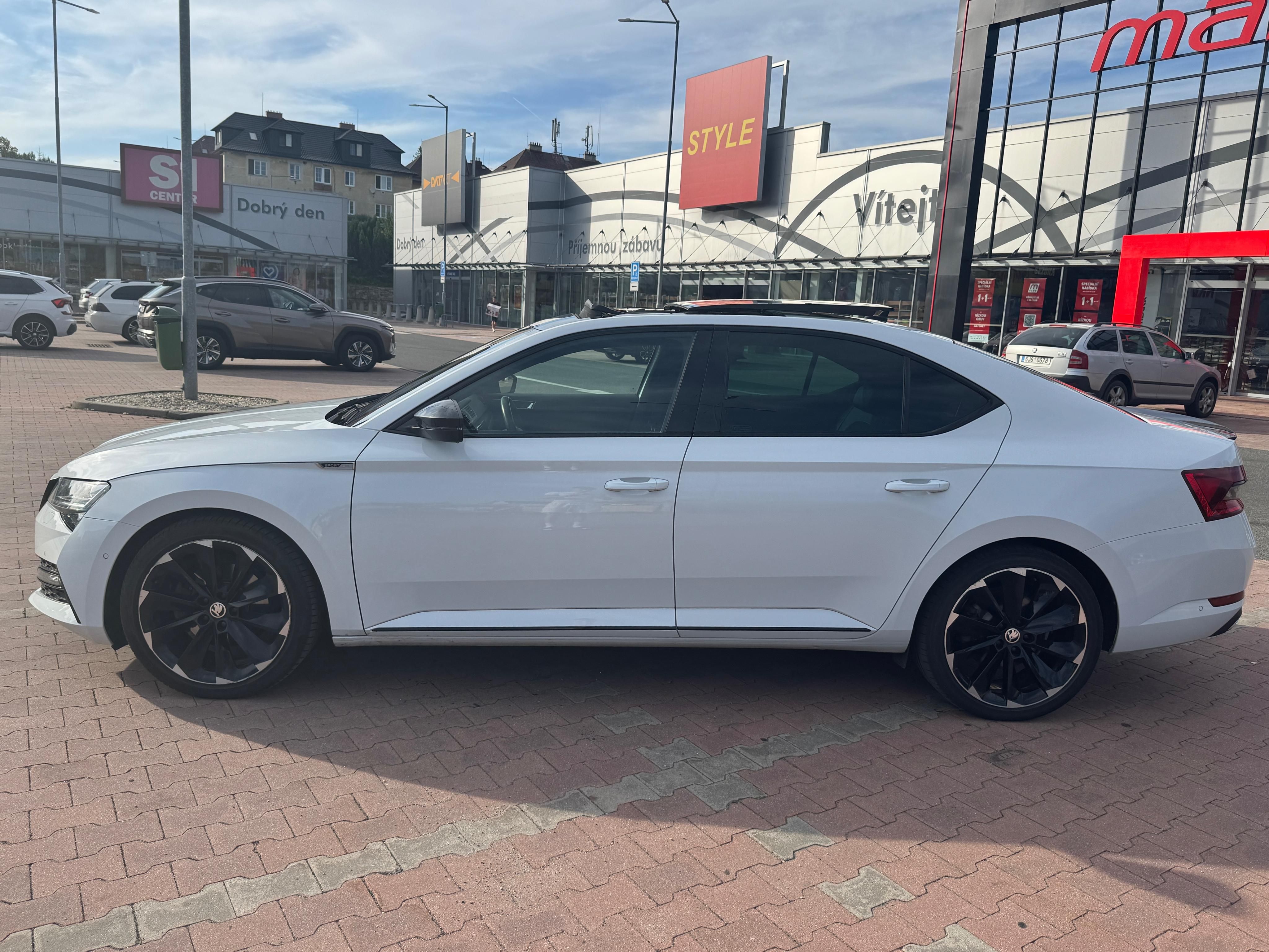 Škoda Superb, Škoda Superb III iV SportLine - fotka 2