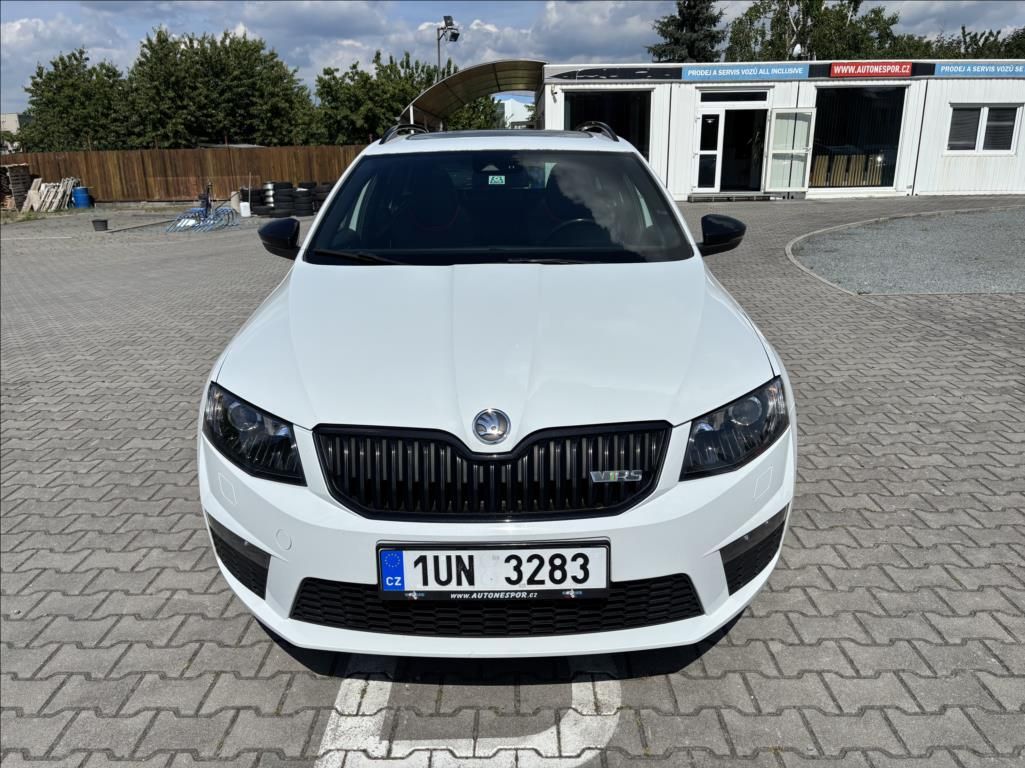 Škoda Octavia, 2,0 TDi RS,servis - fotka 2