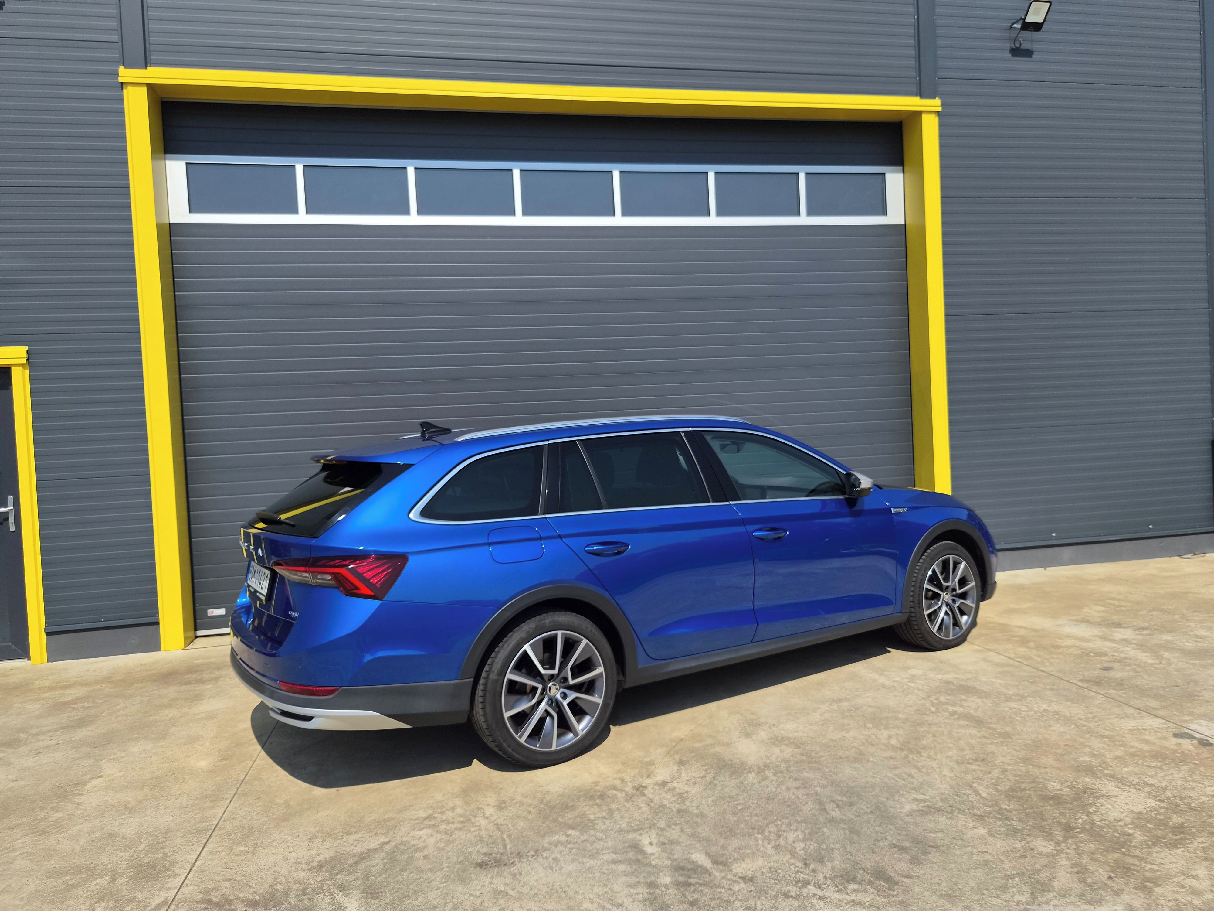 Škoda Octavia, Scout 147kw DSG 4x4,Canton,DCC - fotka 4