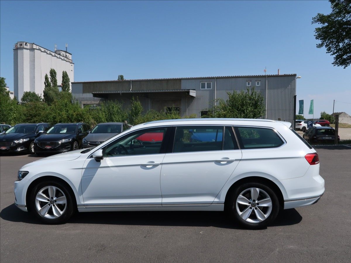 Volkswagen Passat, 2,0 TDi,110kW,1majČR,Elegance - fotka 6