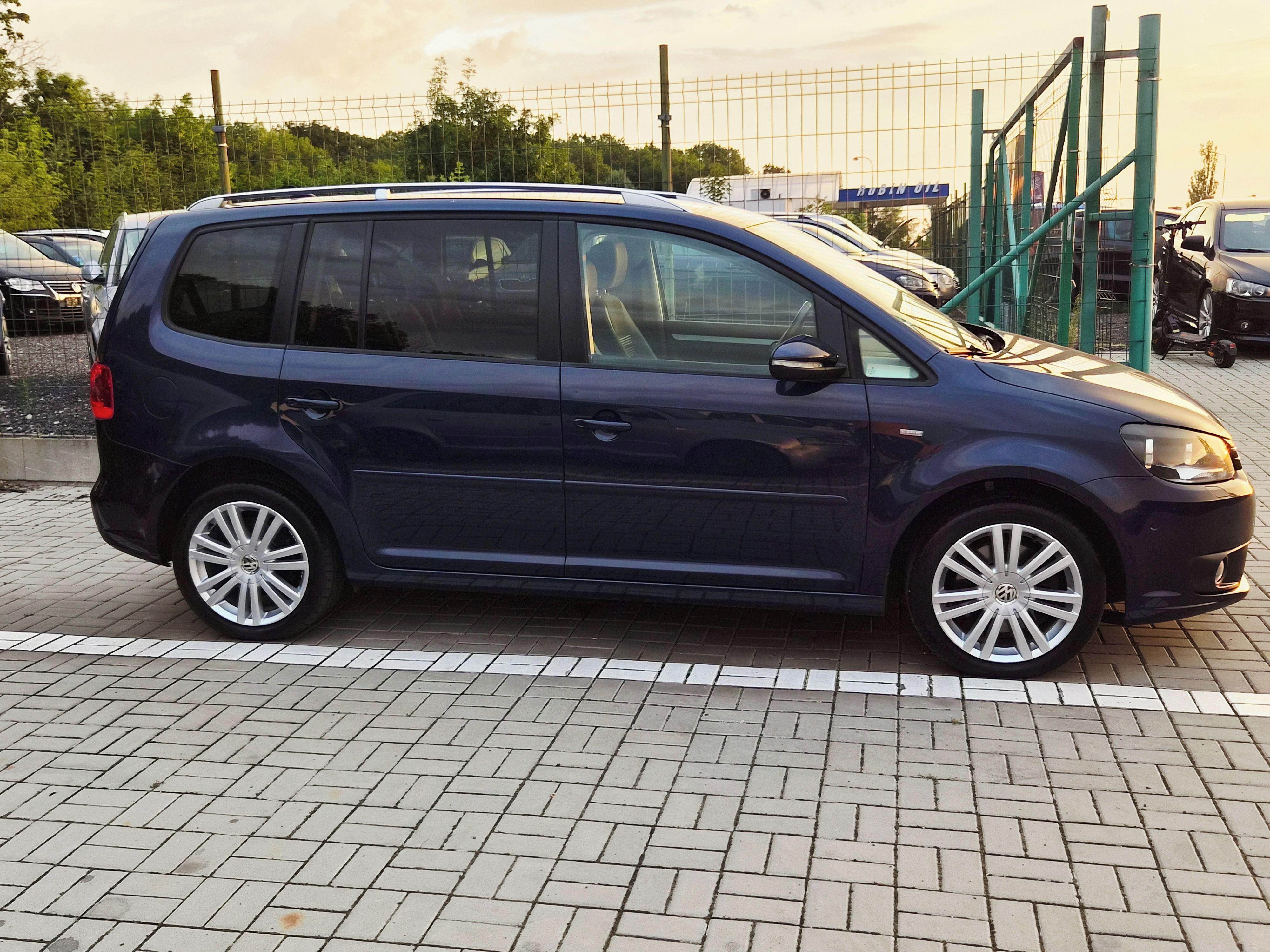 Volkswagen Touran, LIFE 1.4 I - SERVISKA , 7 MÍST - fotka 3