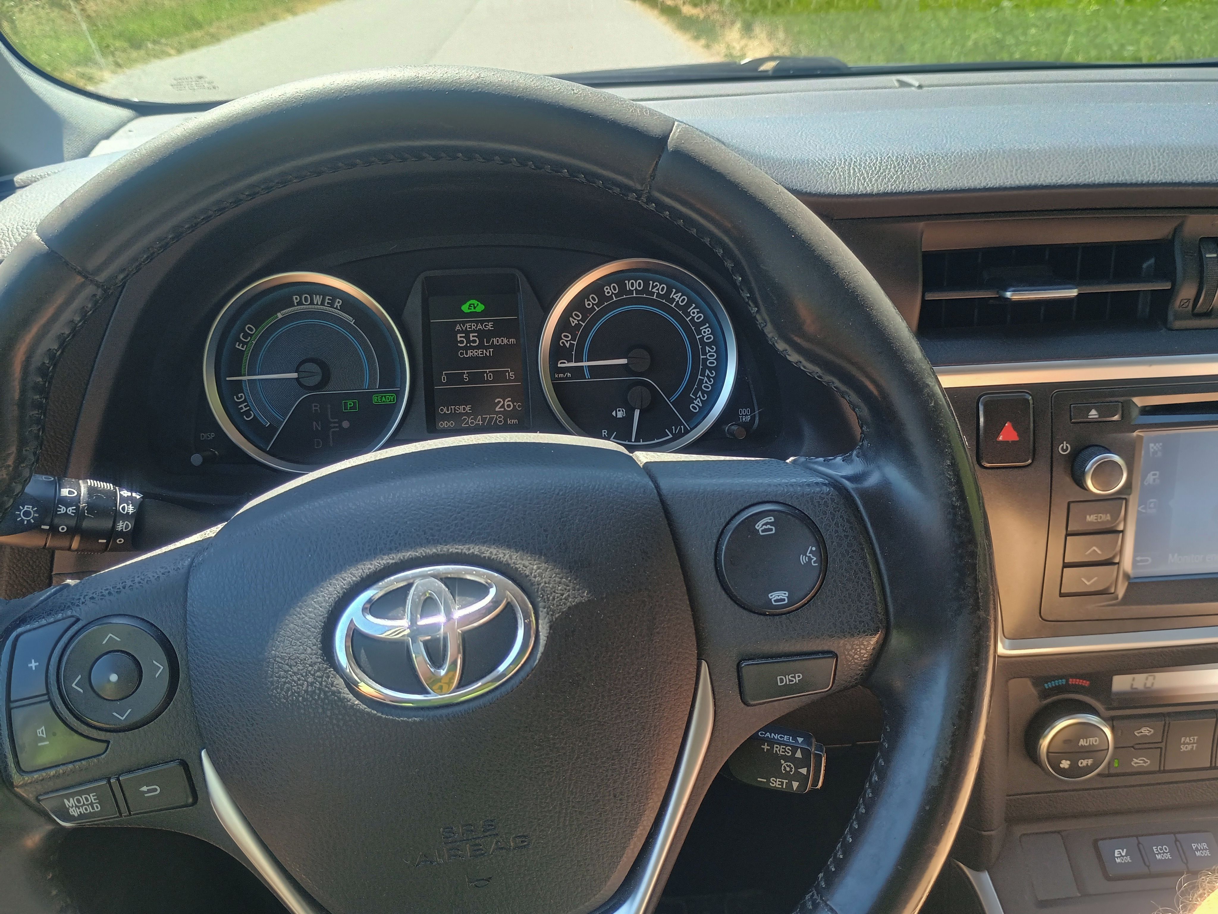 Toyota Auris, 1.8 hybrid - fotka 6