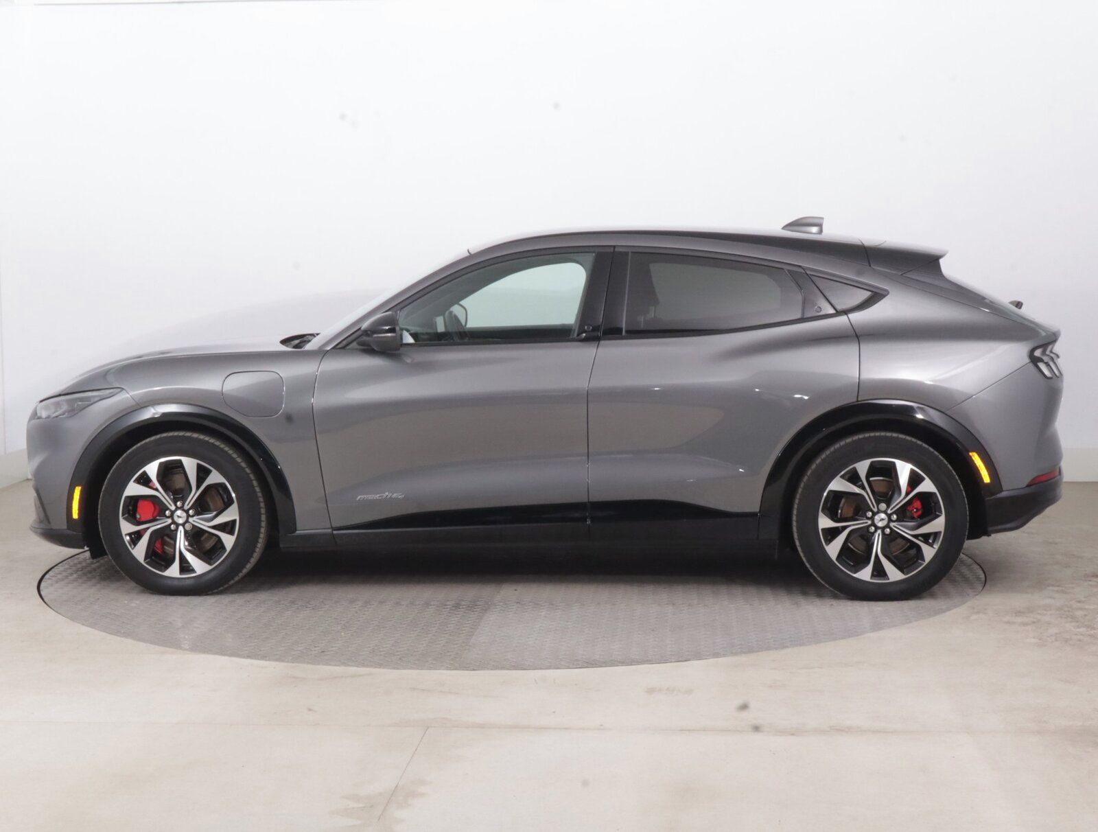 Ford Mustang Mach-E, Standard Range AWD, SoH 93% - fotka 3