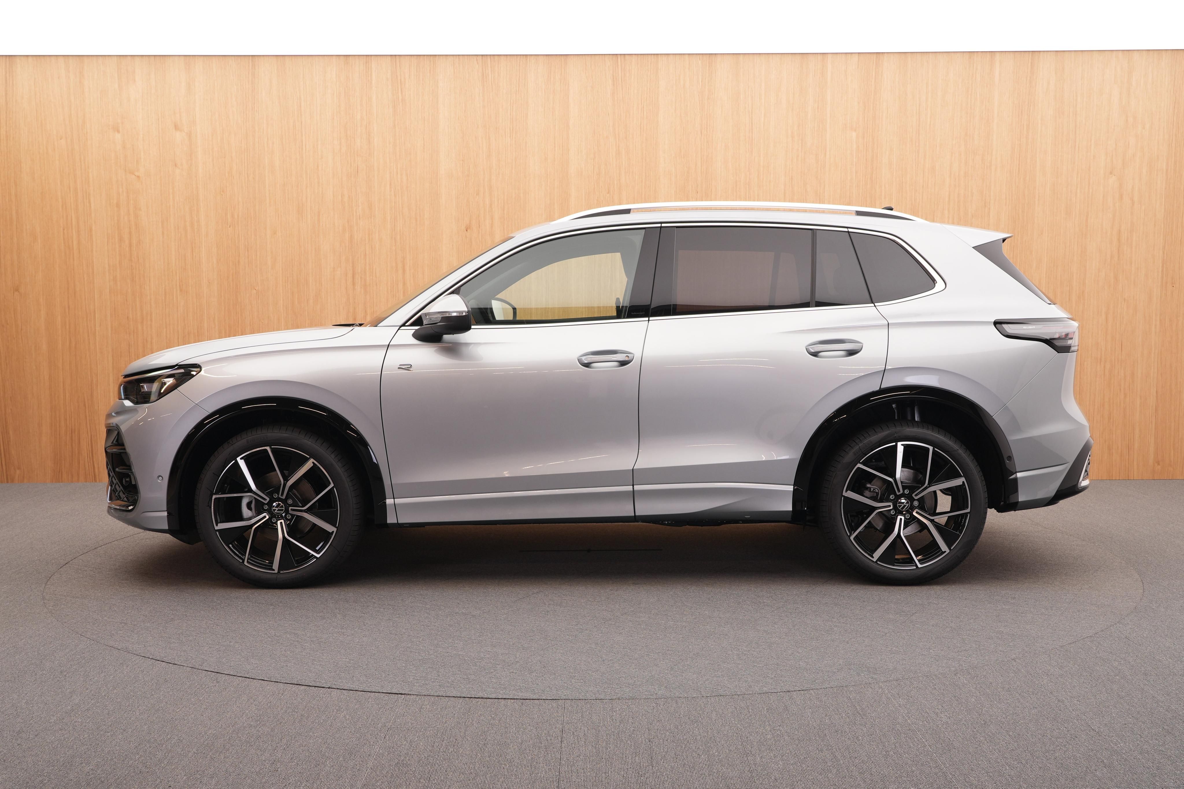 Volkswagen Tiguan, R-Line People 1.5 eTSI DSG - fotka 2