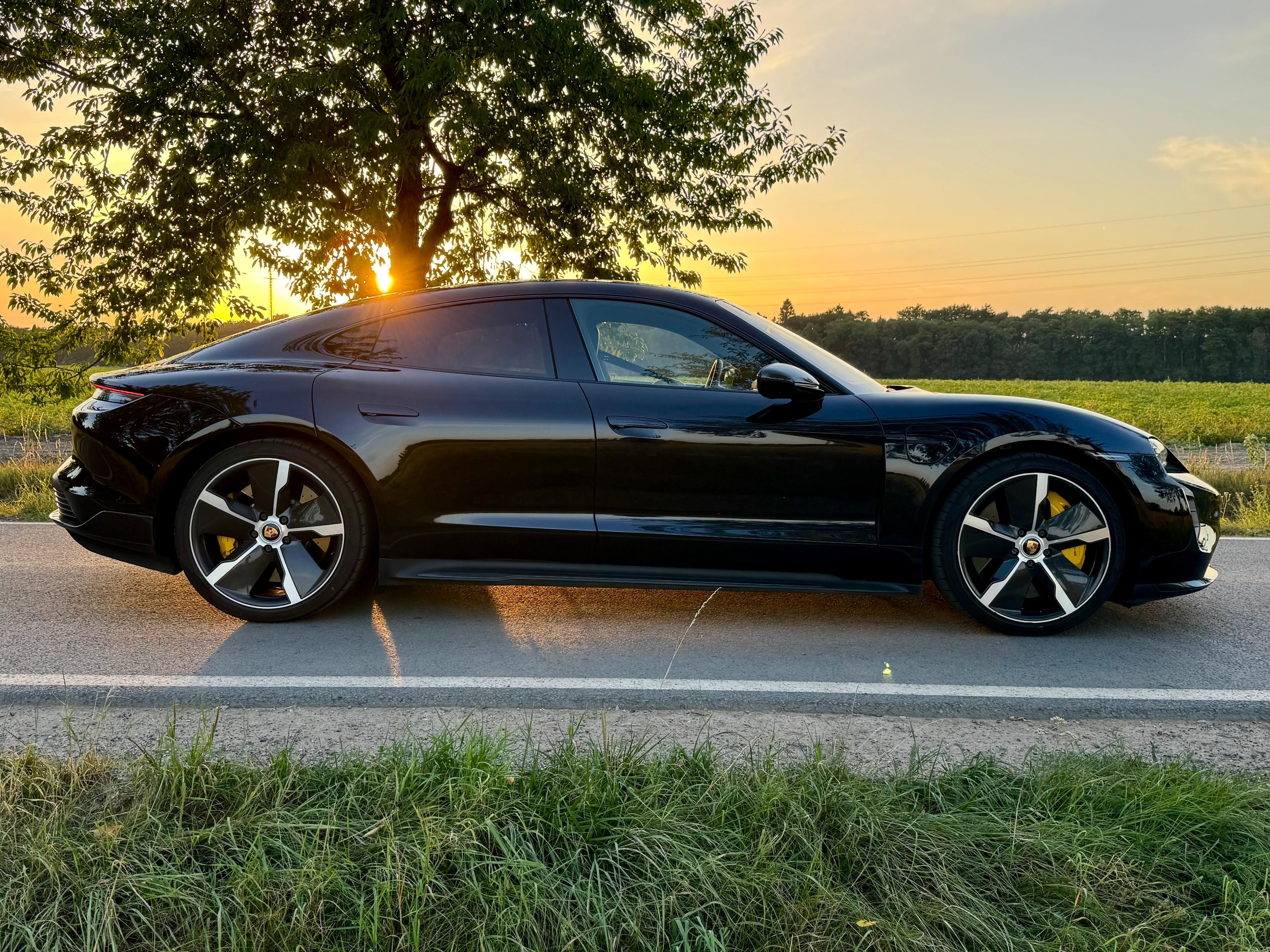 Porsche Taycan, Turbo S - fotka 4