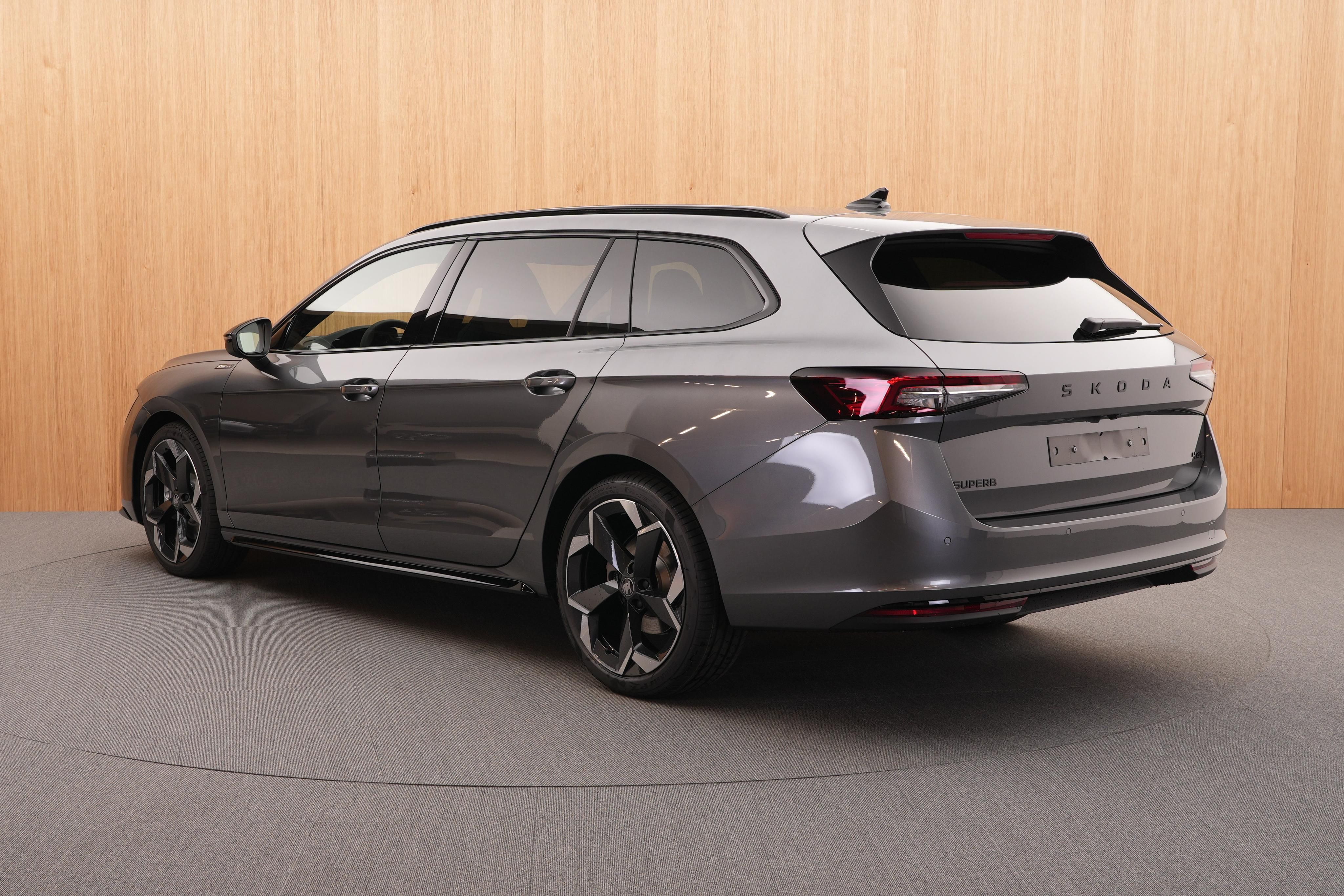 Škoda Superb, Sportline 2.0 TDI 4x4 DSG - fotka 3