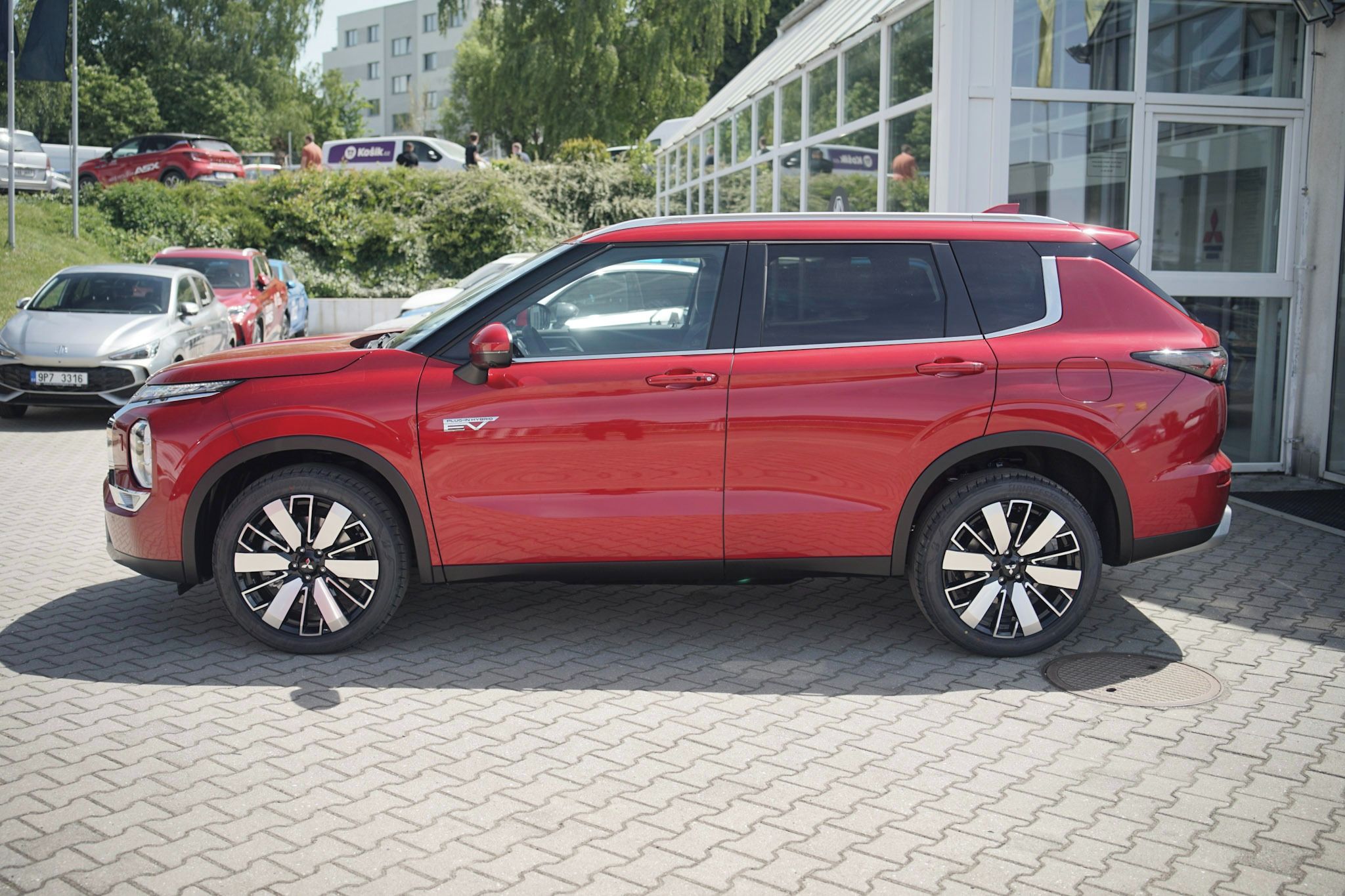 Mitsubishi Outlander, Intense 2,4 PHEV 225kW AT 4x4 - fotka 2