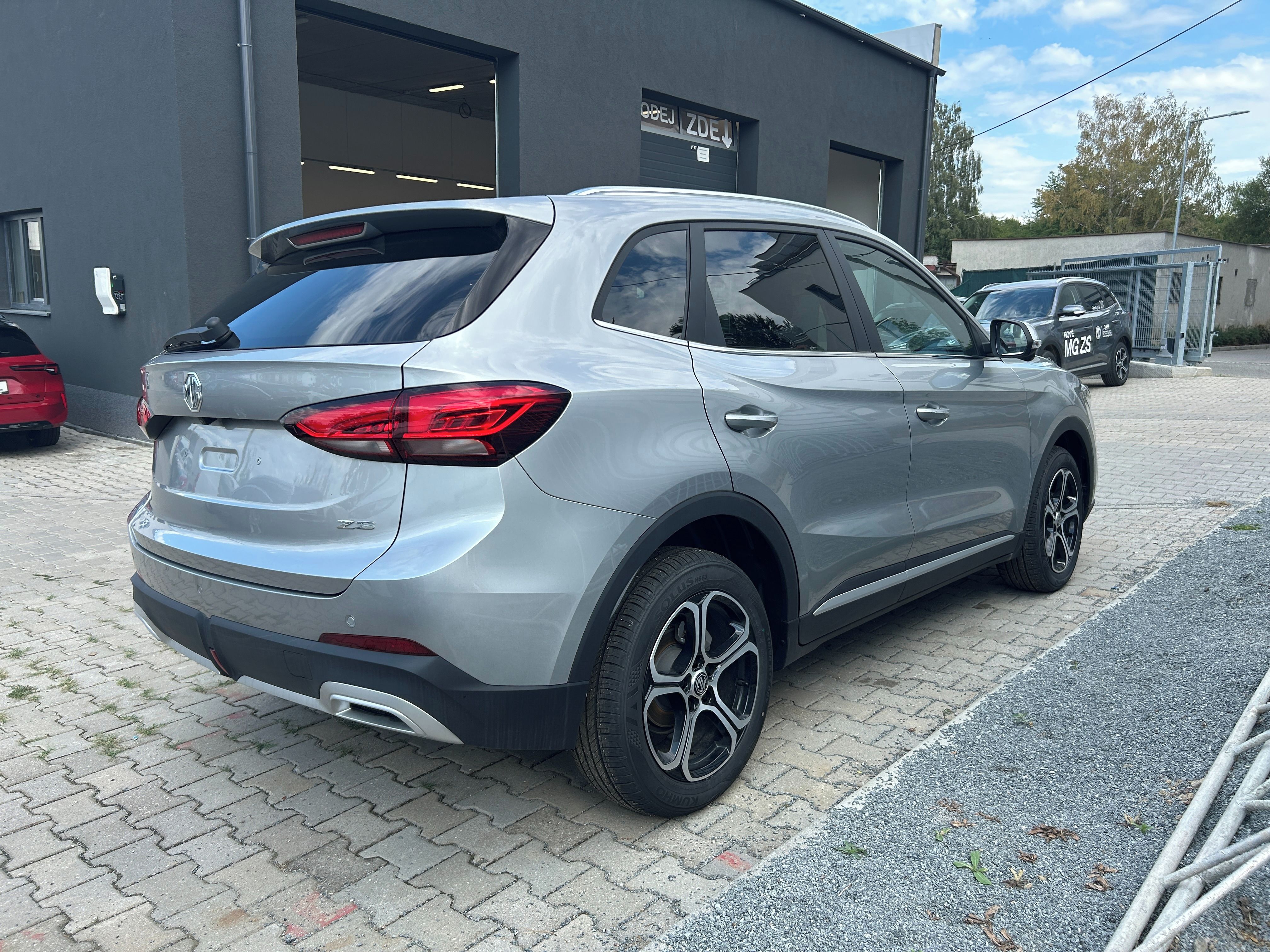 MG ZS, Elegance 1,5 85kW MT5 - fotka 4