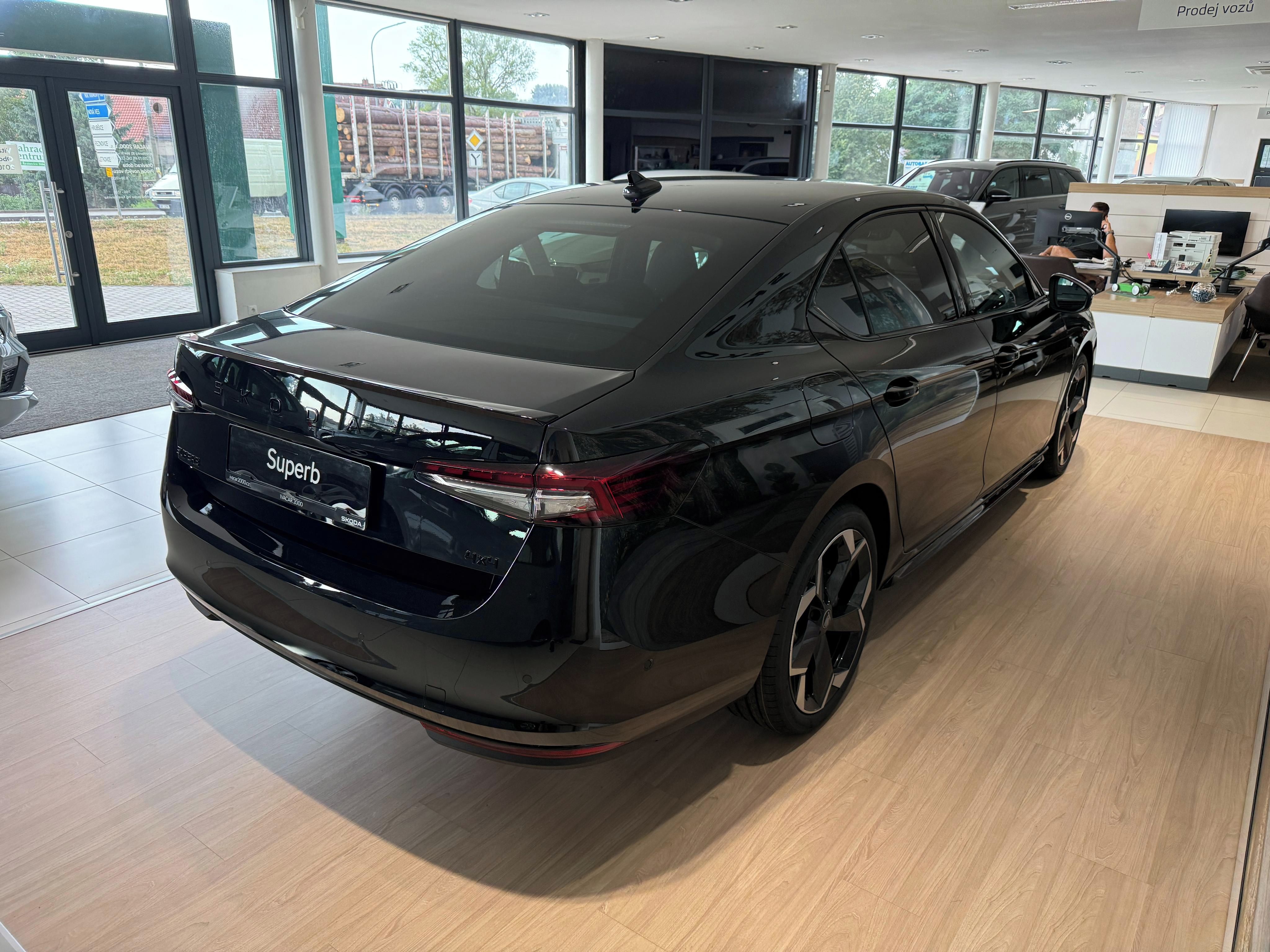 Škoda Superb, 2.0TSI 195kW DSG 4x4 SportLine - fotka 2