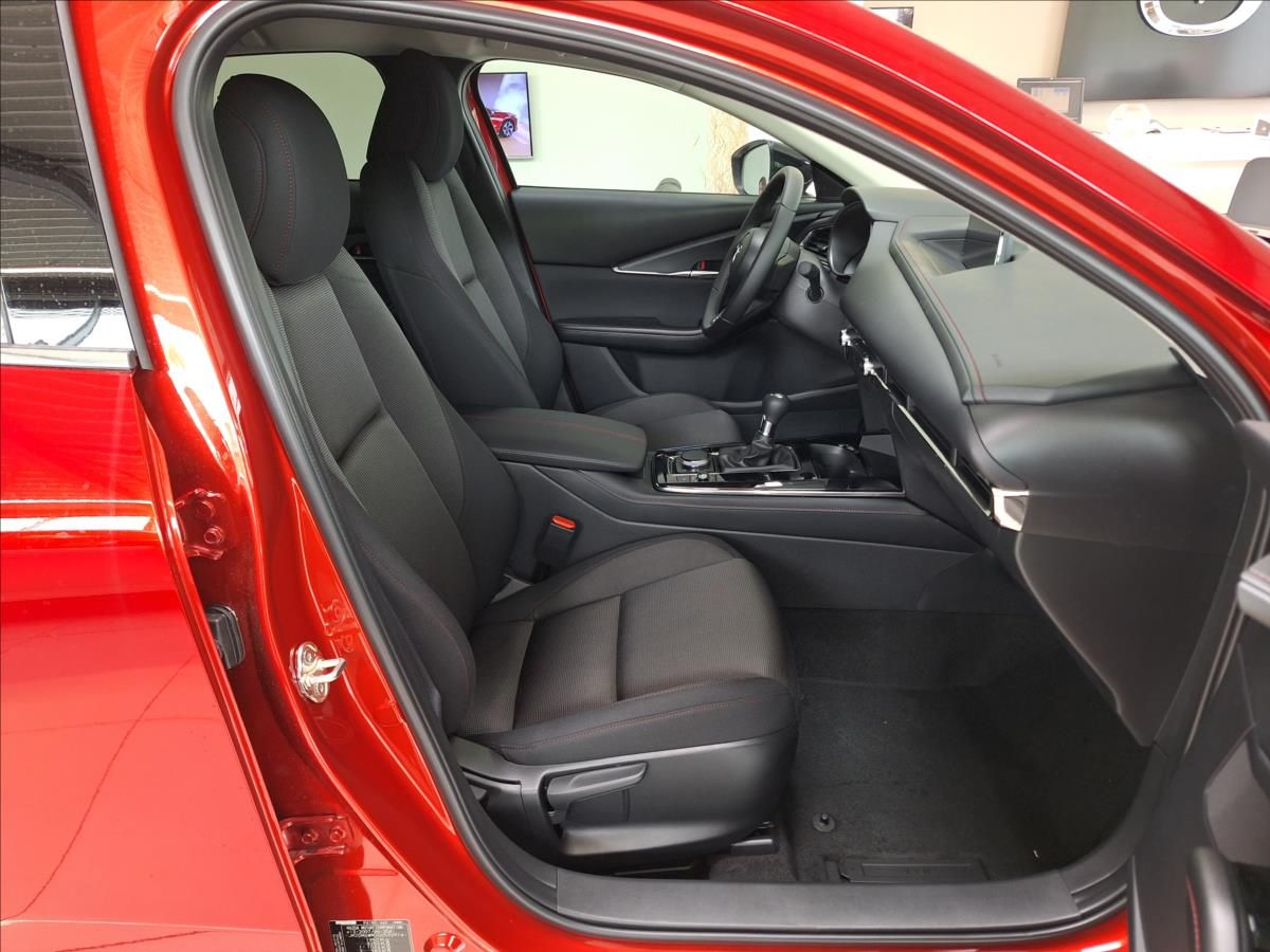 Mazda CX-30, 2.5 G 140k 6MT FWD Exclusive-L - fotka 6