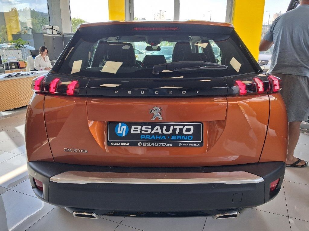 Peugeot 2008, 1.2PT 96kW 2021 - fotka 5