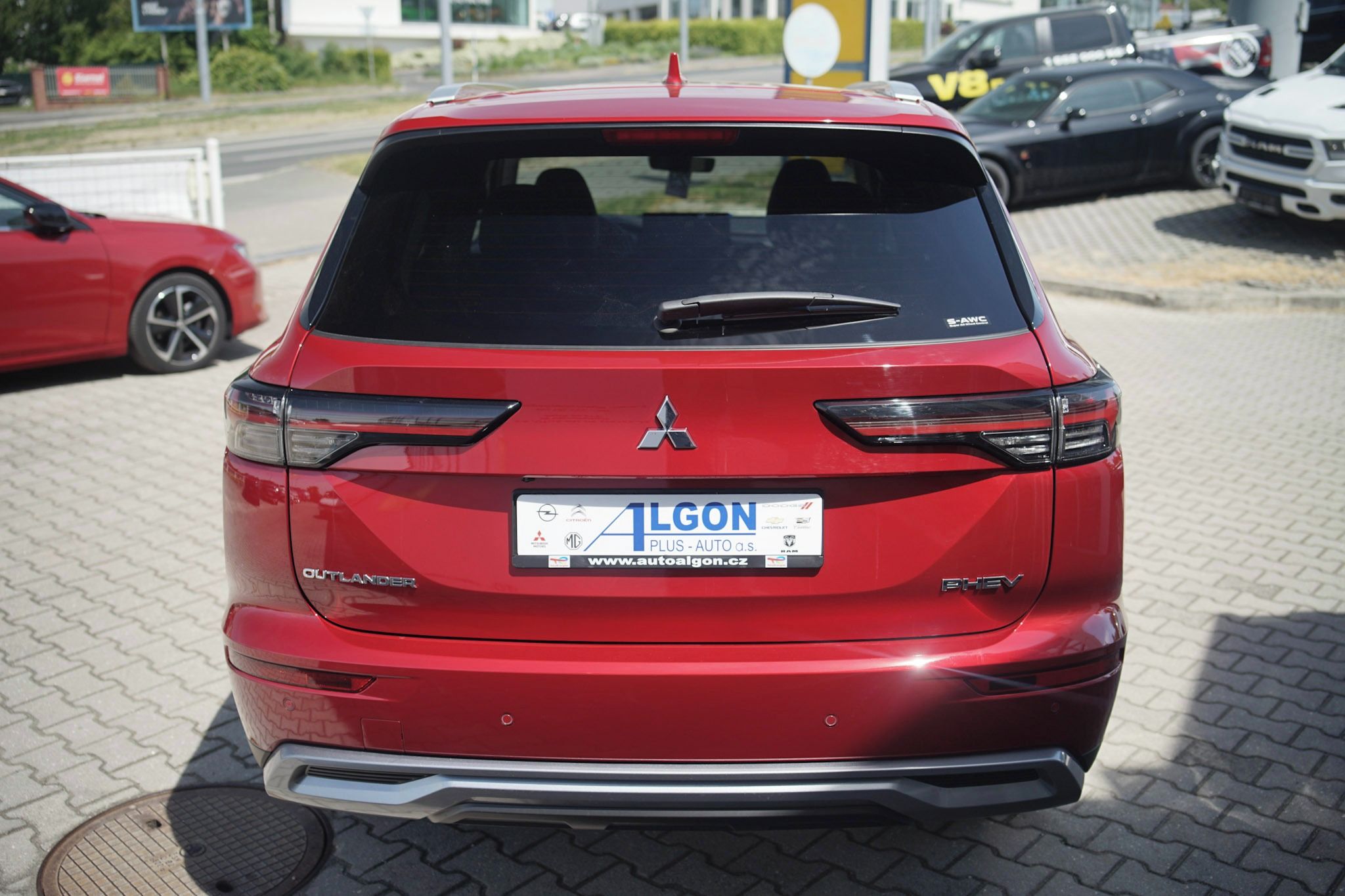 Mitsubishi Outlander, Intense 2,4 PHEV 225kW AT 4x4 - fotka 4