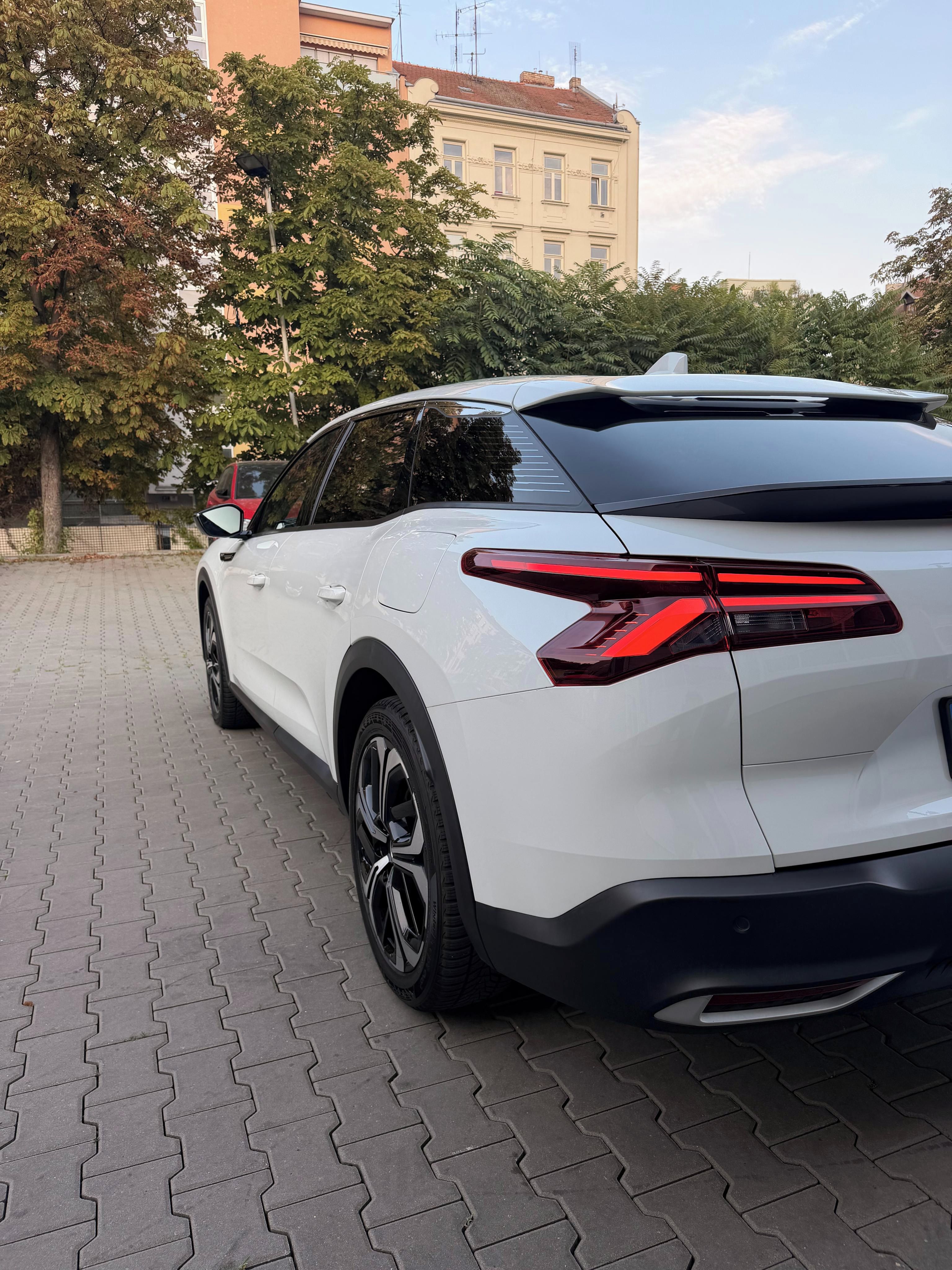 Citroën C5 X, 1.6 Hybrid - 1.majitel, Servis - fotka 5
