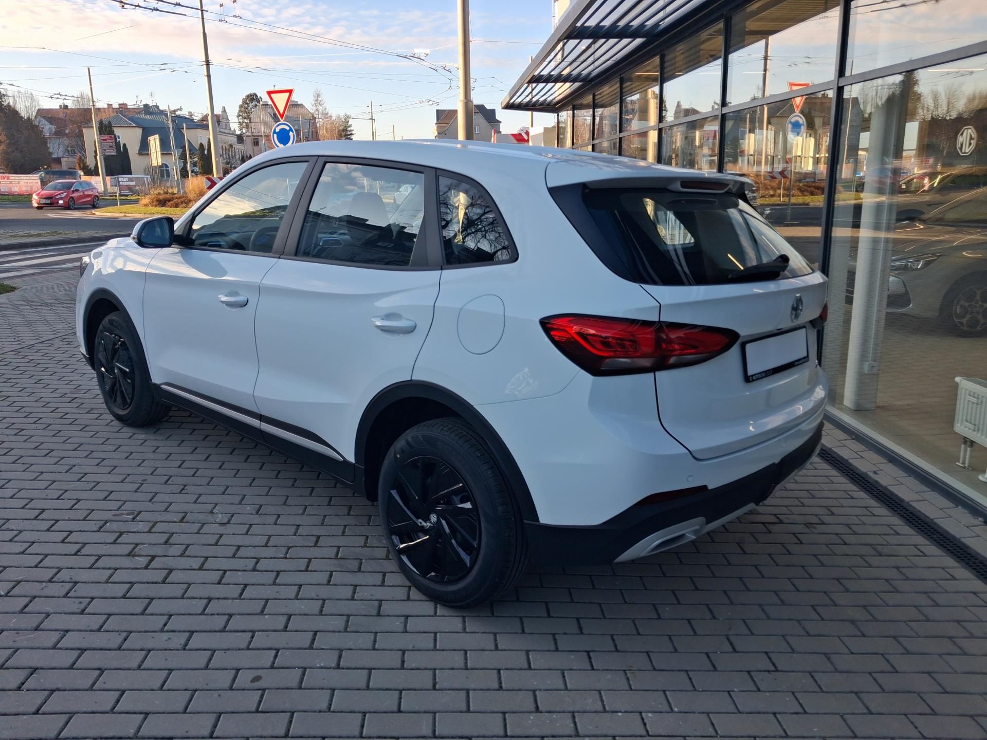 MG ZS, ESSENTIAL Hybrid+ 145kW 4AT - fotka 3