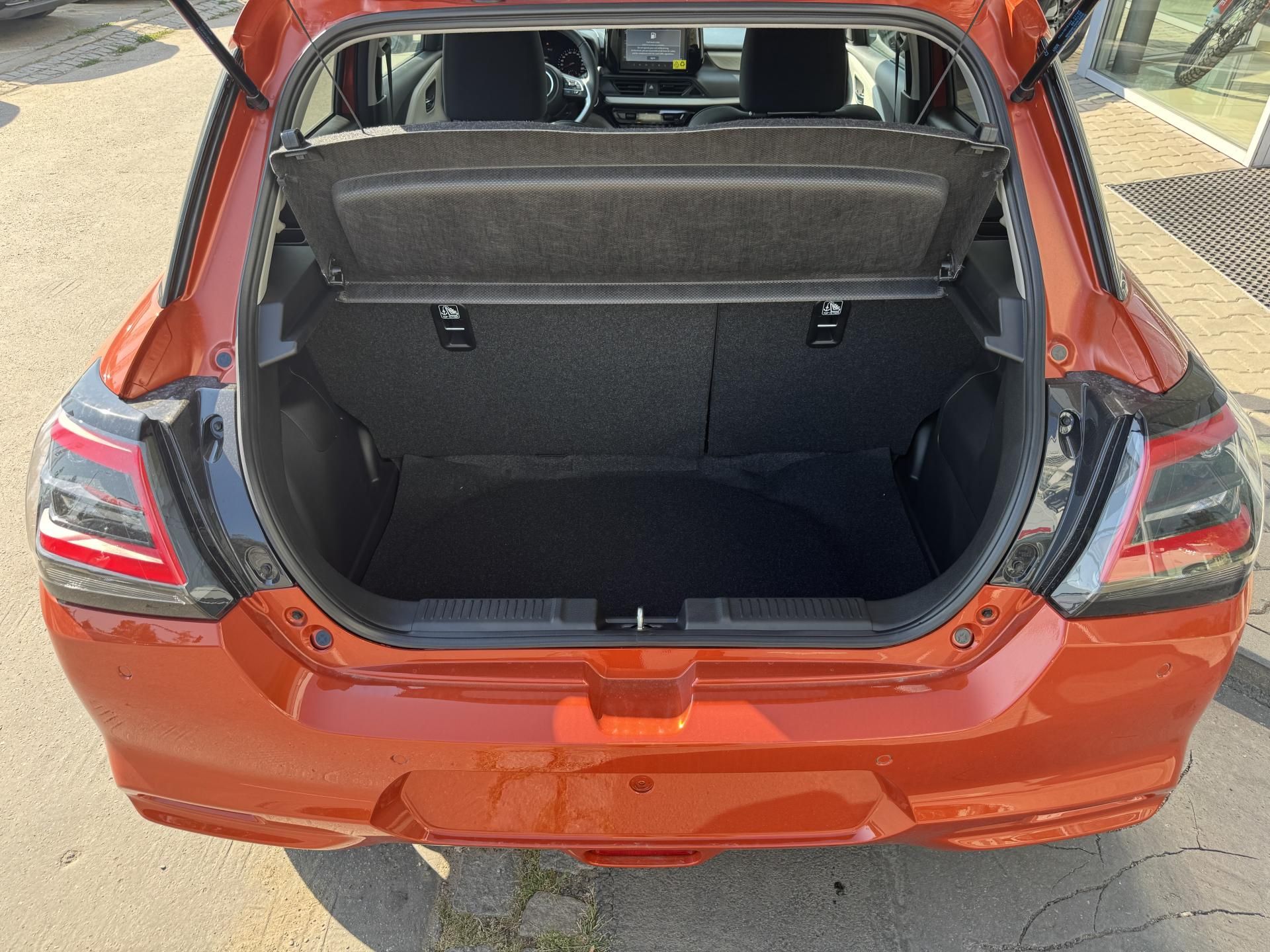 Suzuki Swift, 1,2 Premium CVT Hybrid - fotka 6