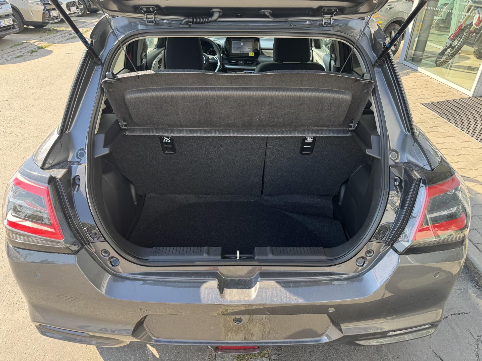 Suzuki Swift, 1,2 Elegance CVT hybrid - fotka 6