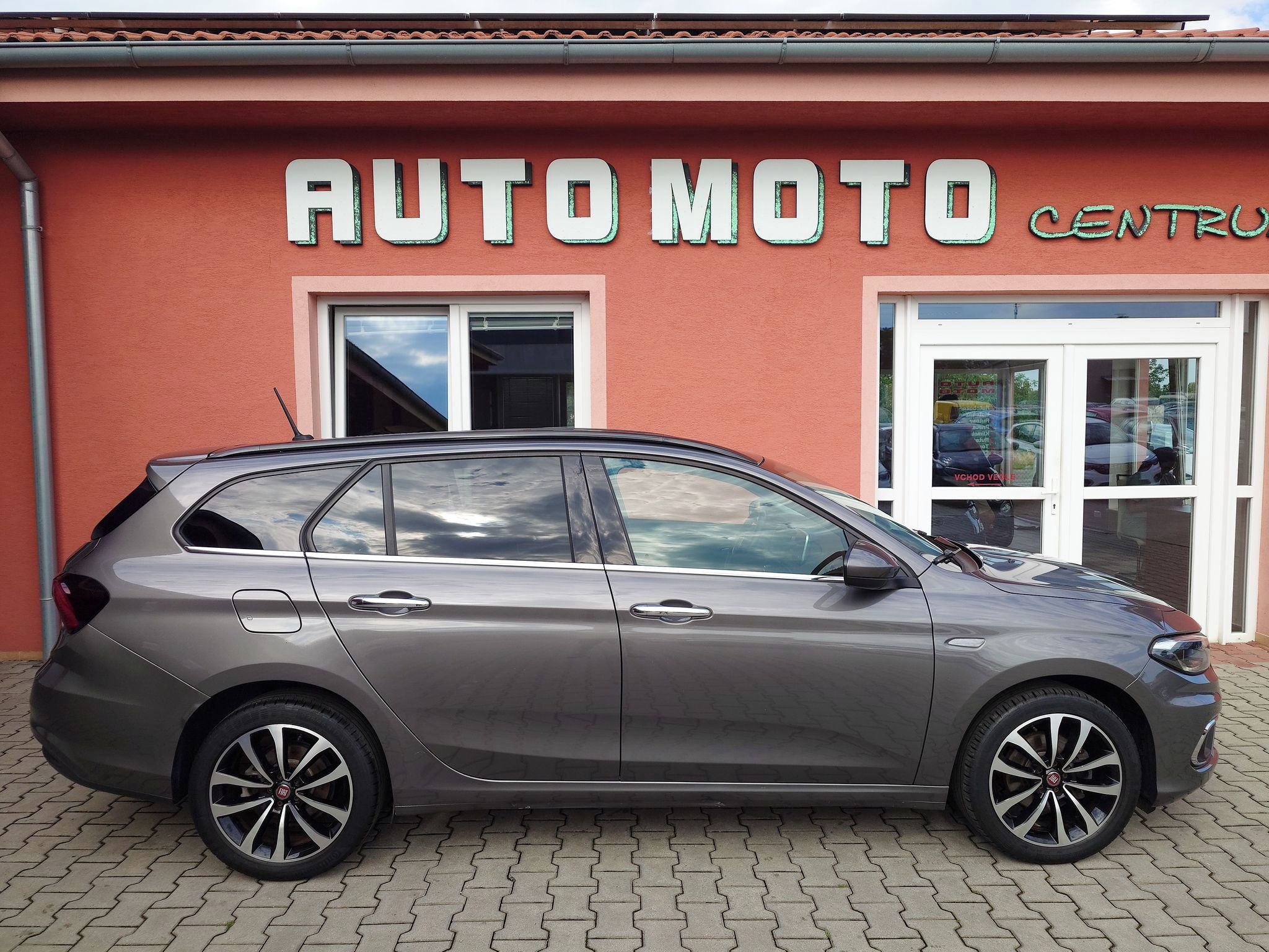 Fiat Tipo, 1.4 Turbo  88kw Lounge - fotka 6