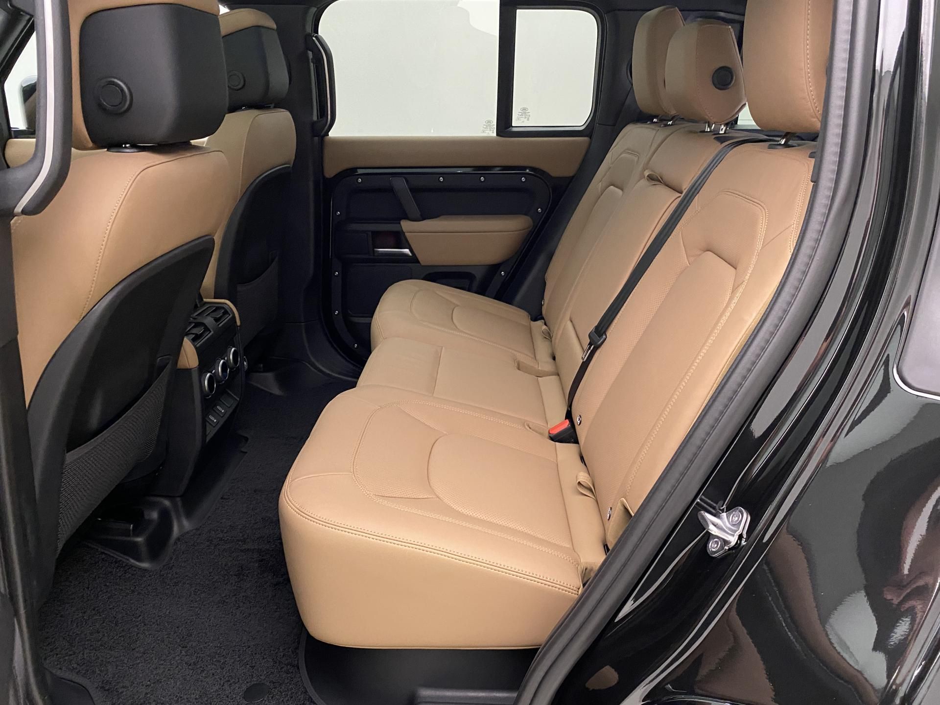 Land Rover Defender, D350 X-DYNAMIC HSE AWD AUT - fotka 6