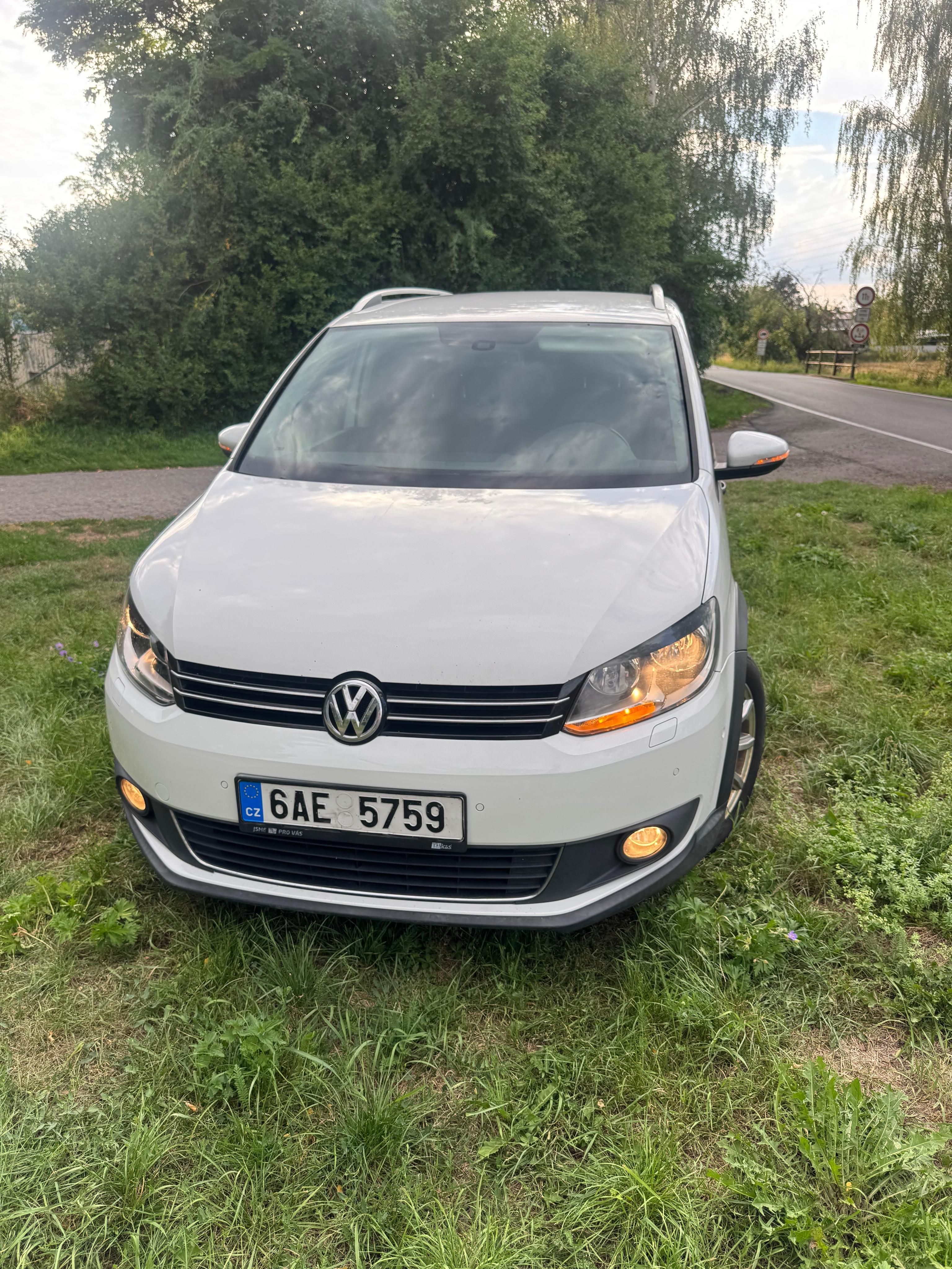 Volkswagen Touran, Volkswagen Touran 2 1t3 2014 c - fotka 2