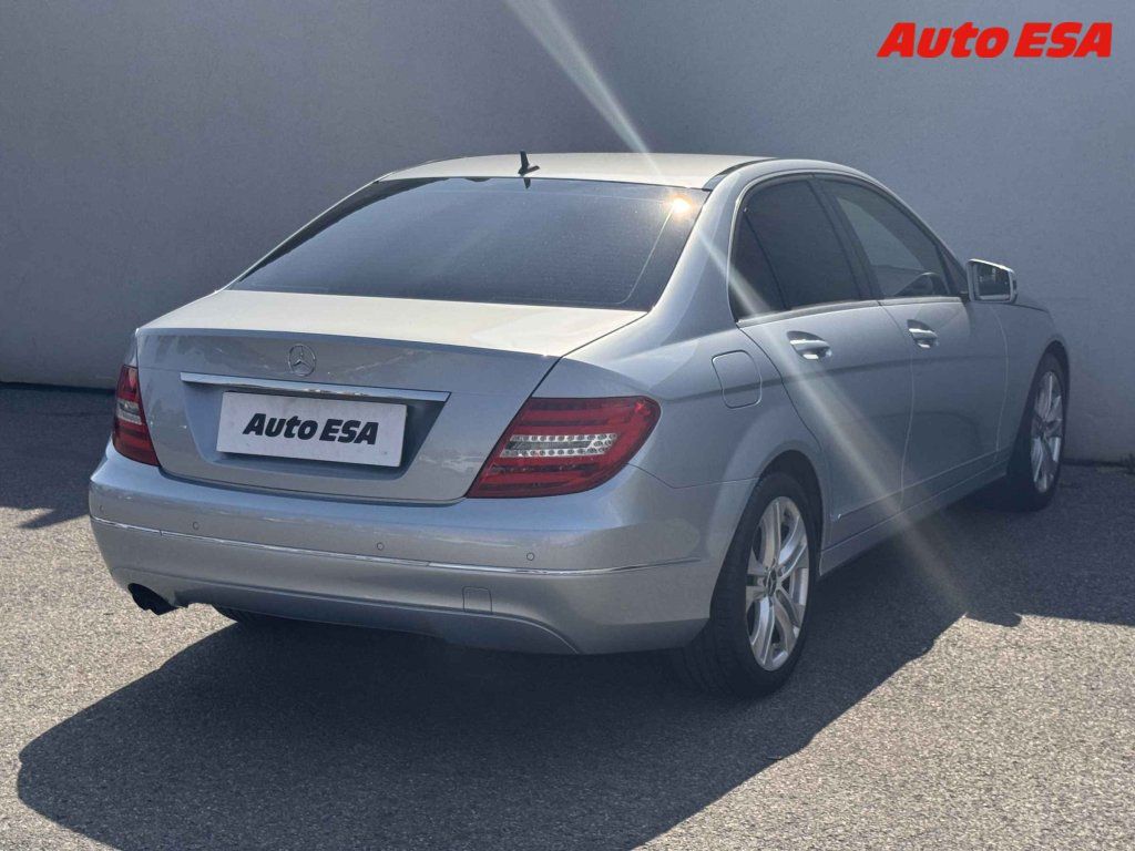 Mercedes-Benz Třídy C, 1.6i,AT - fotka 6