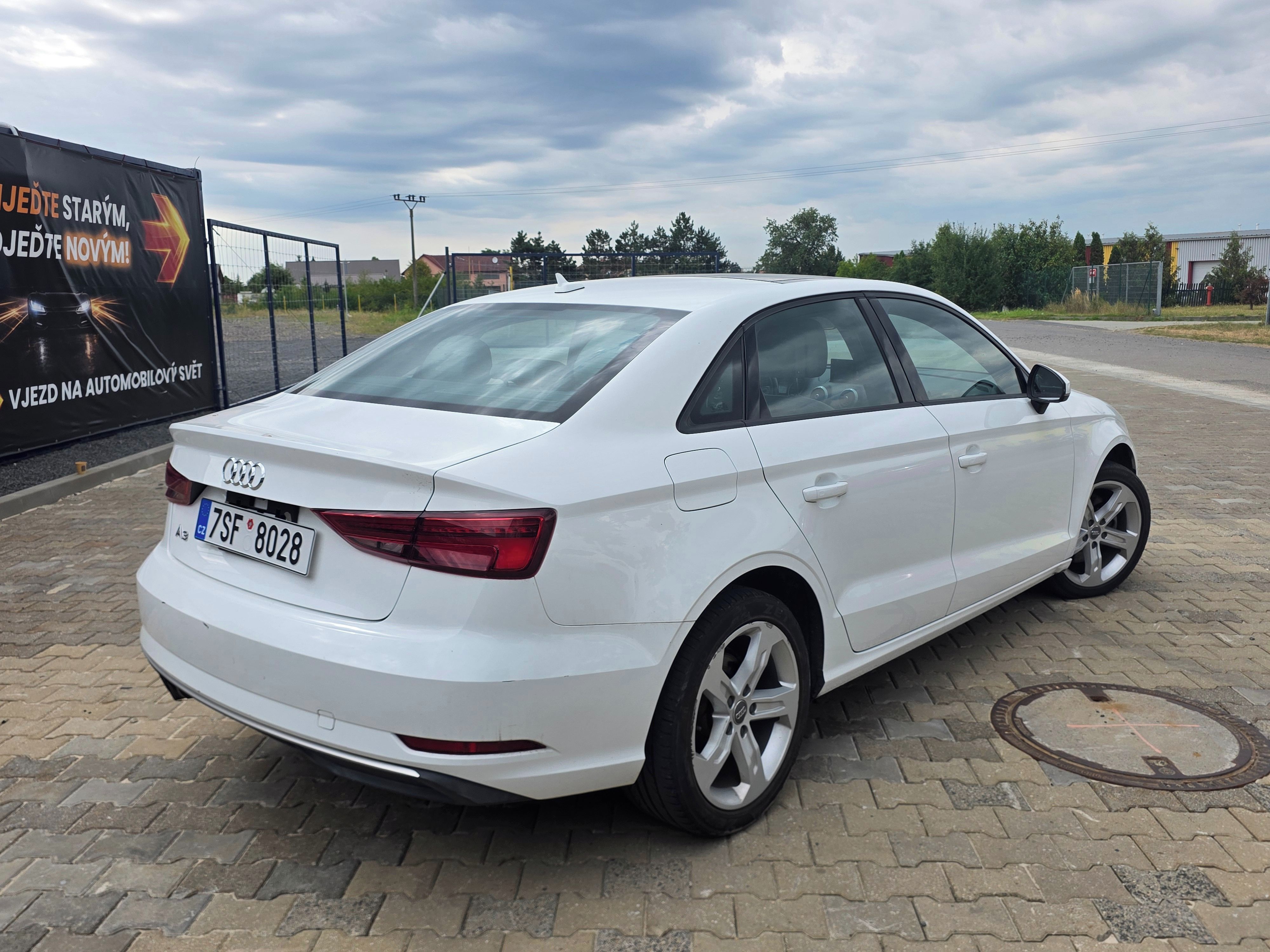 Audi A3, 2.0 TFSI, Automat, Limuzína - fotka 5