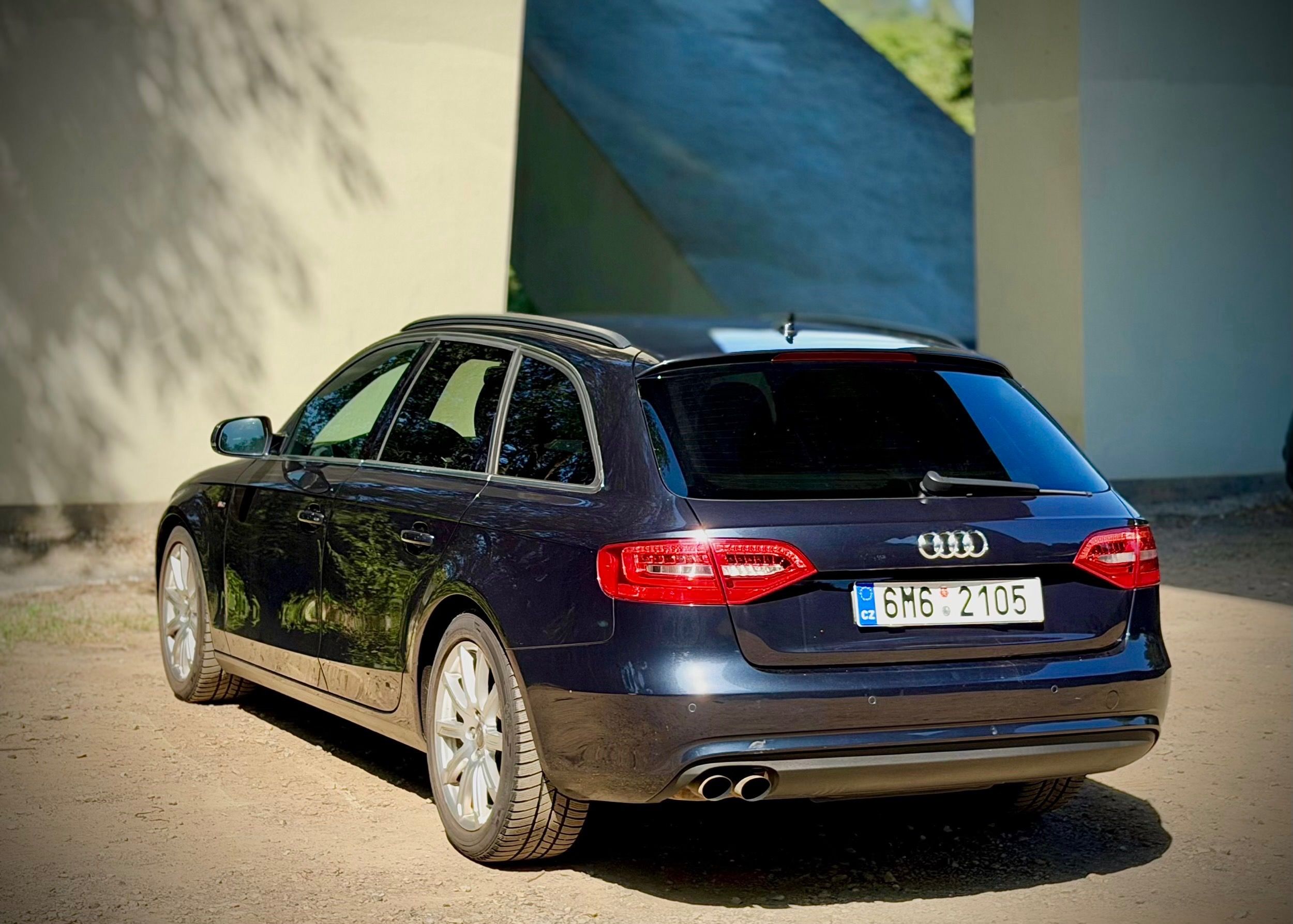 Audi A4 Avant, 2.0 TDI S-line - fotka 4