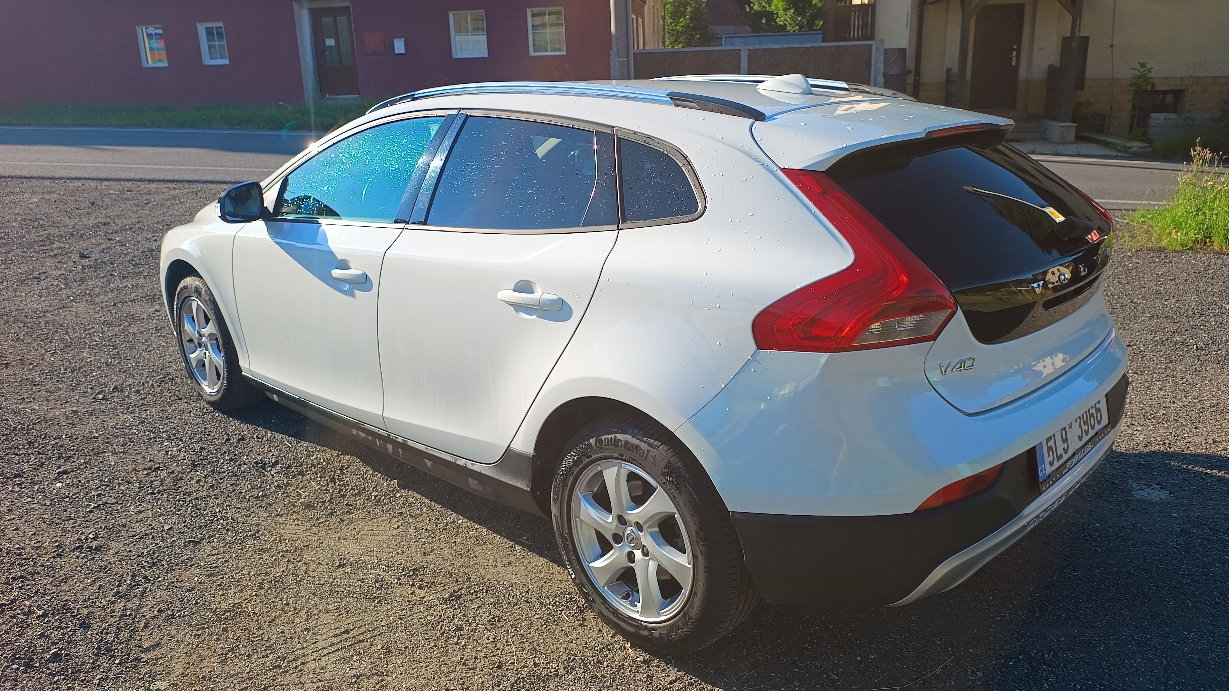 Volvo V40, Cross Country, nez. topení, TZ - fotka 4
