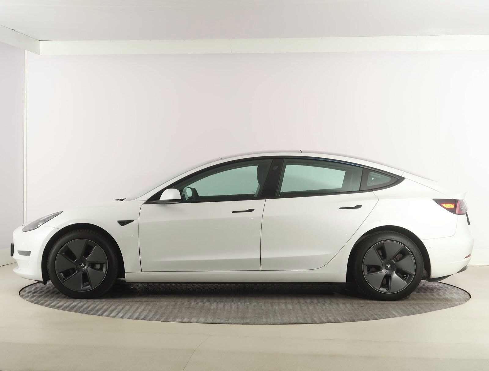 Tesla Model 3, Long Range 4WD 79kWh, SoH 81% - fotka 3