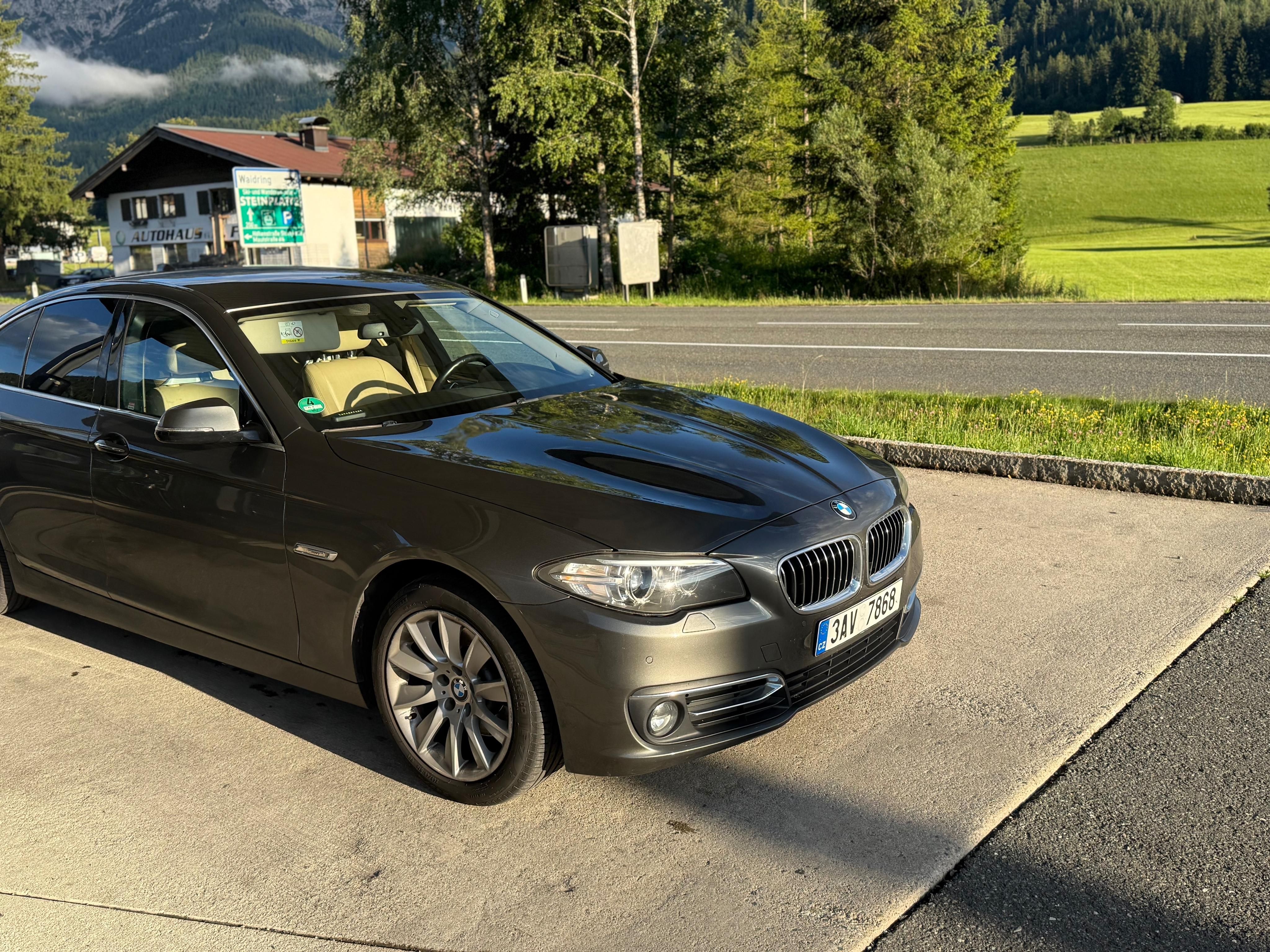 BMW Řada 5, BMW 520i F10 LCI Luxury Line - fotka 2