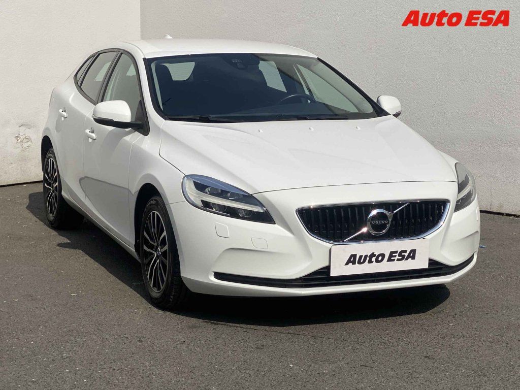 Volvo V40, 2.0i Momentum