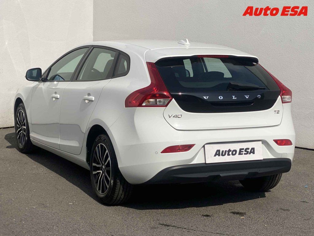 Volvo V40, 2.0i Momentum - fotka 6