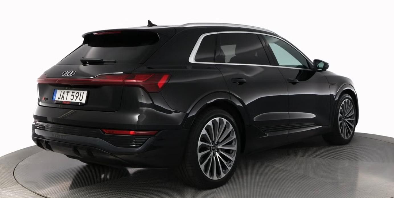Audi Q8 e-tron, 55 Q 360k Matrix Pano 4 zóny - fotka 6