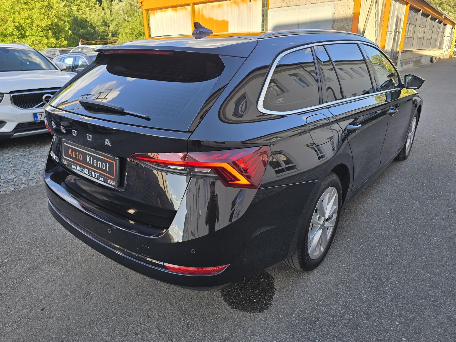 Škoda Octavia, 2,0TDI 110kW DSG STYLE + NAVI - fotka 4