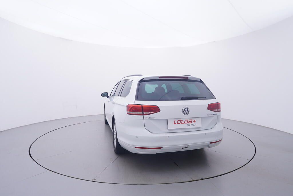 Volkswagen Passat, 2.0 TDI 110 kW - fotka 4