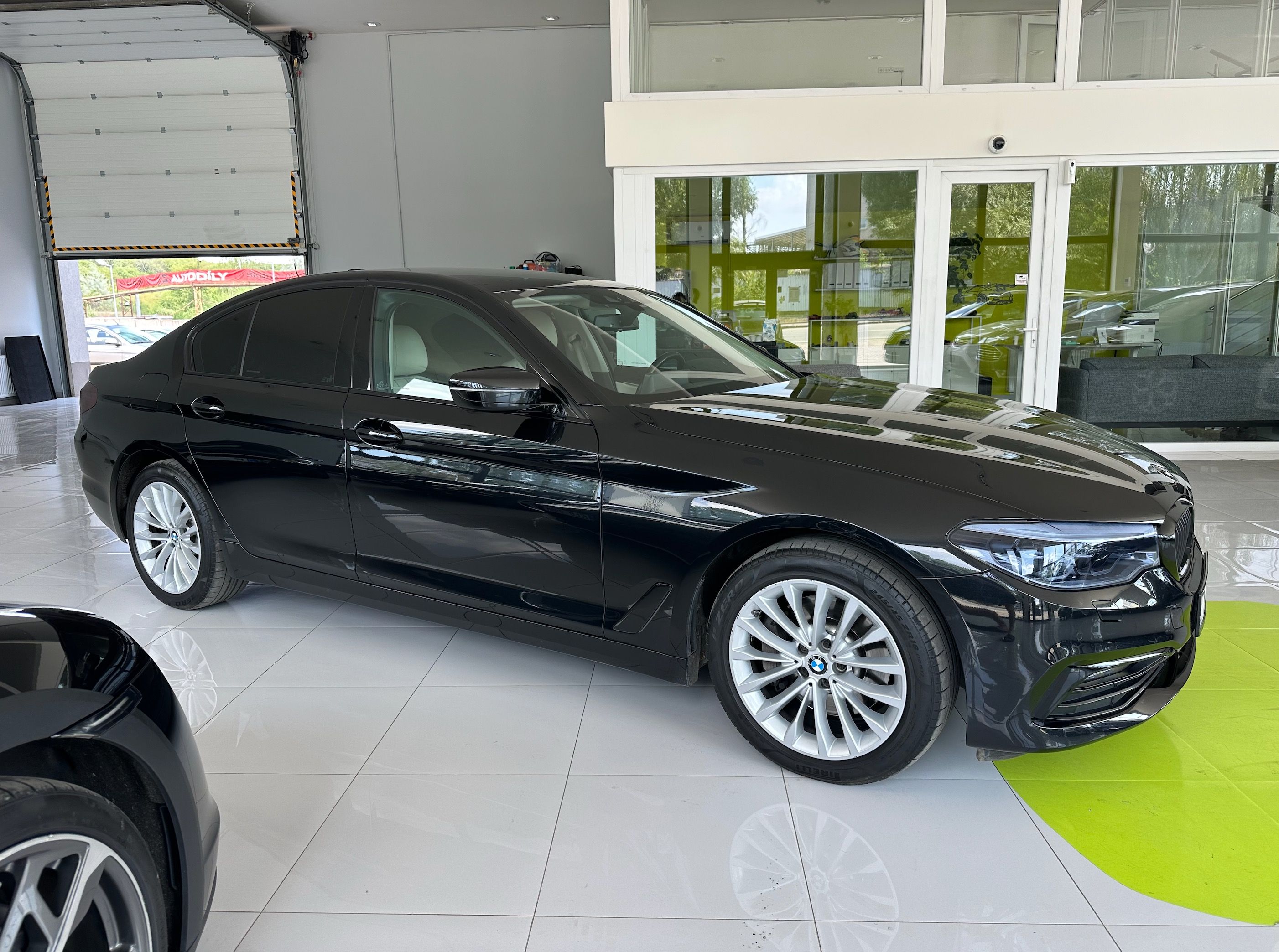 BMW Řada 5, 2.0 Luxury Line - fotka 3